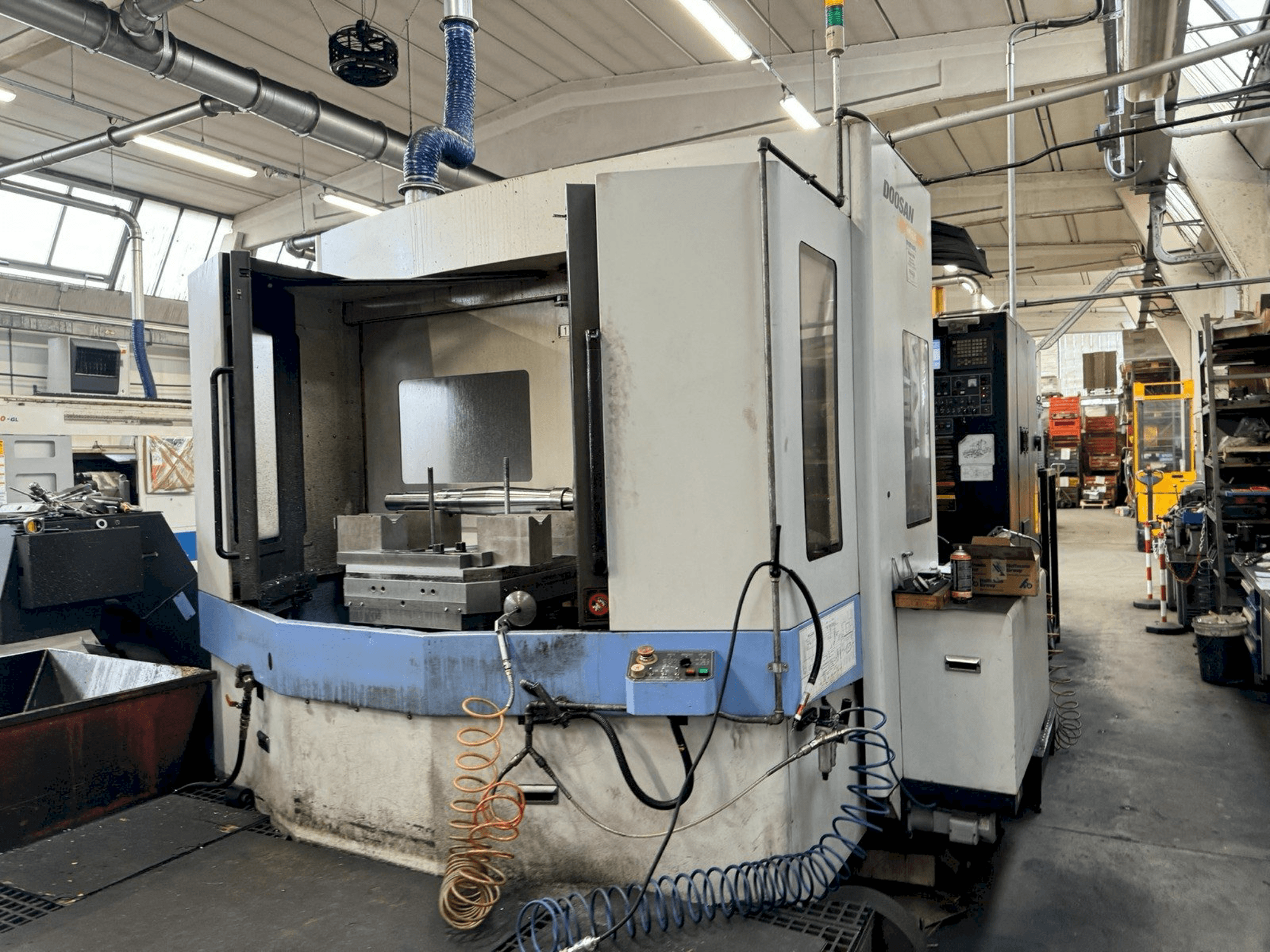 Vista frontale della macchina DOOSAN HM 630