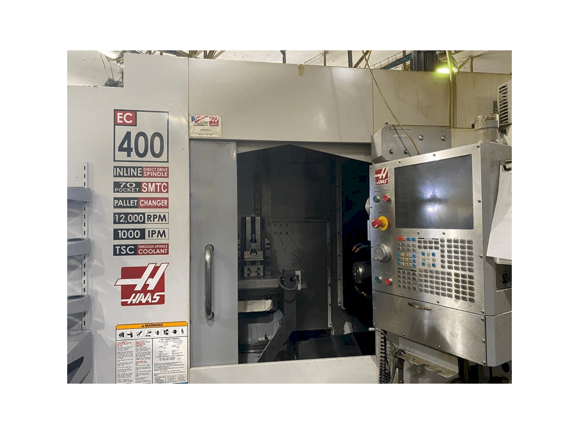 Vista frontale della macchina HAAS EC-400