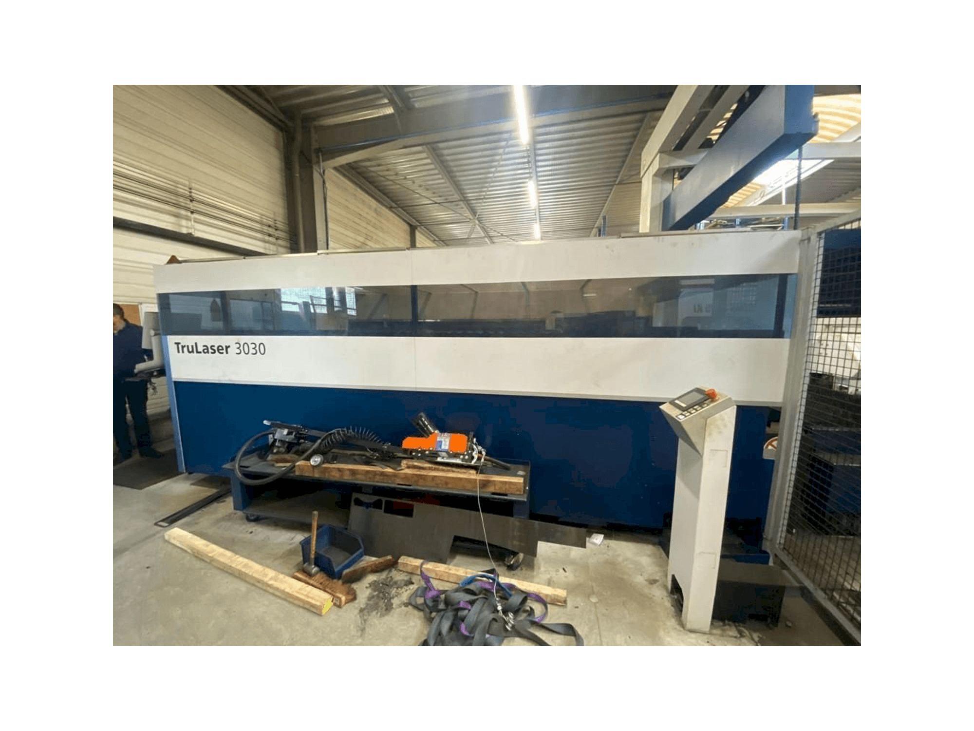 Vista frontale della macchina Trumpf Trulaser 3030 L20