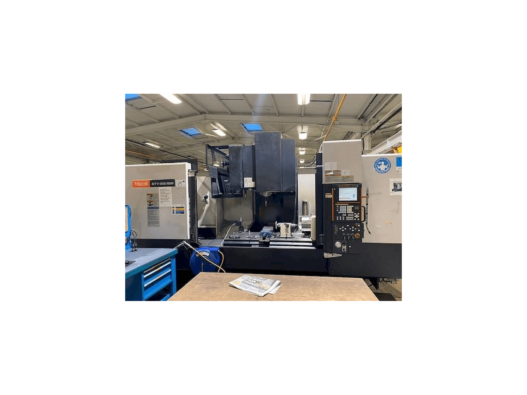 Vista frontale della macchina Mazak MTV 655/60N