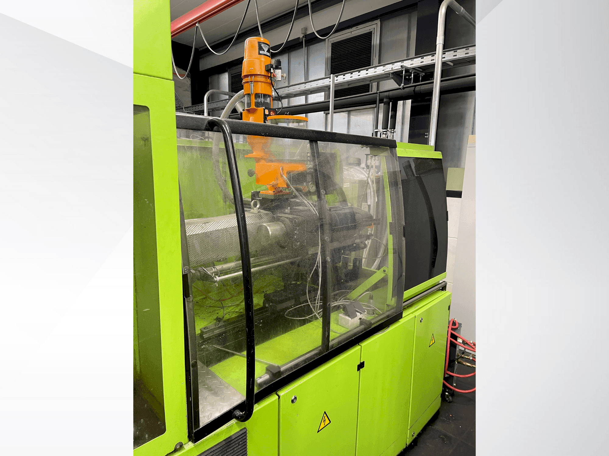 Vista frontale della macchina Engel ES 330 H / 80V SOTR