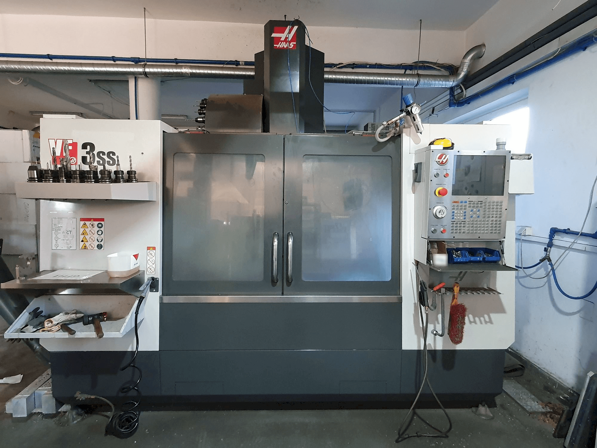Vista frontale della macchina HAAS VF-3SS