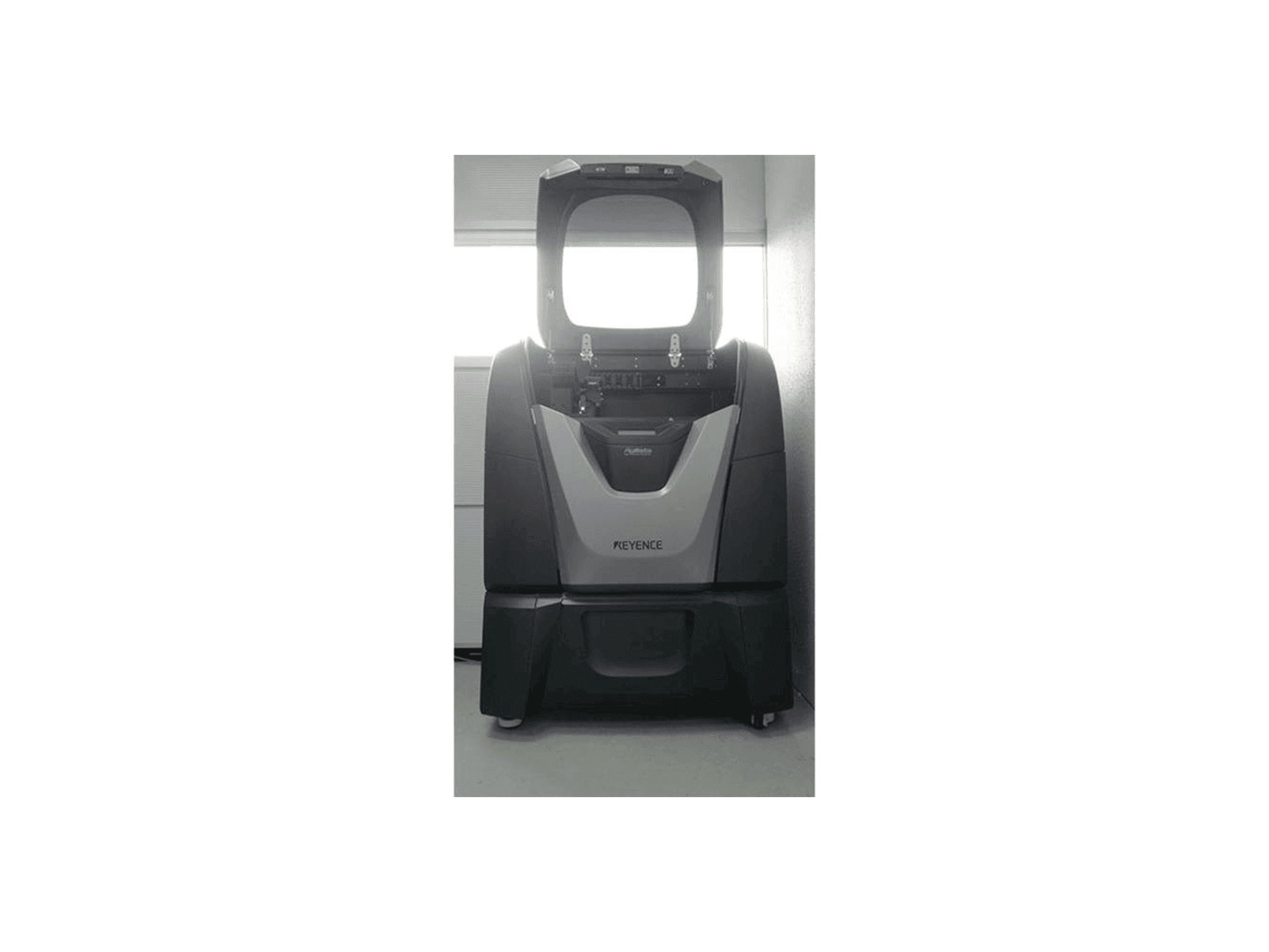 Vista frontale della macchina KEYENCE Agilista-3200W