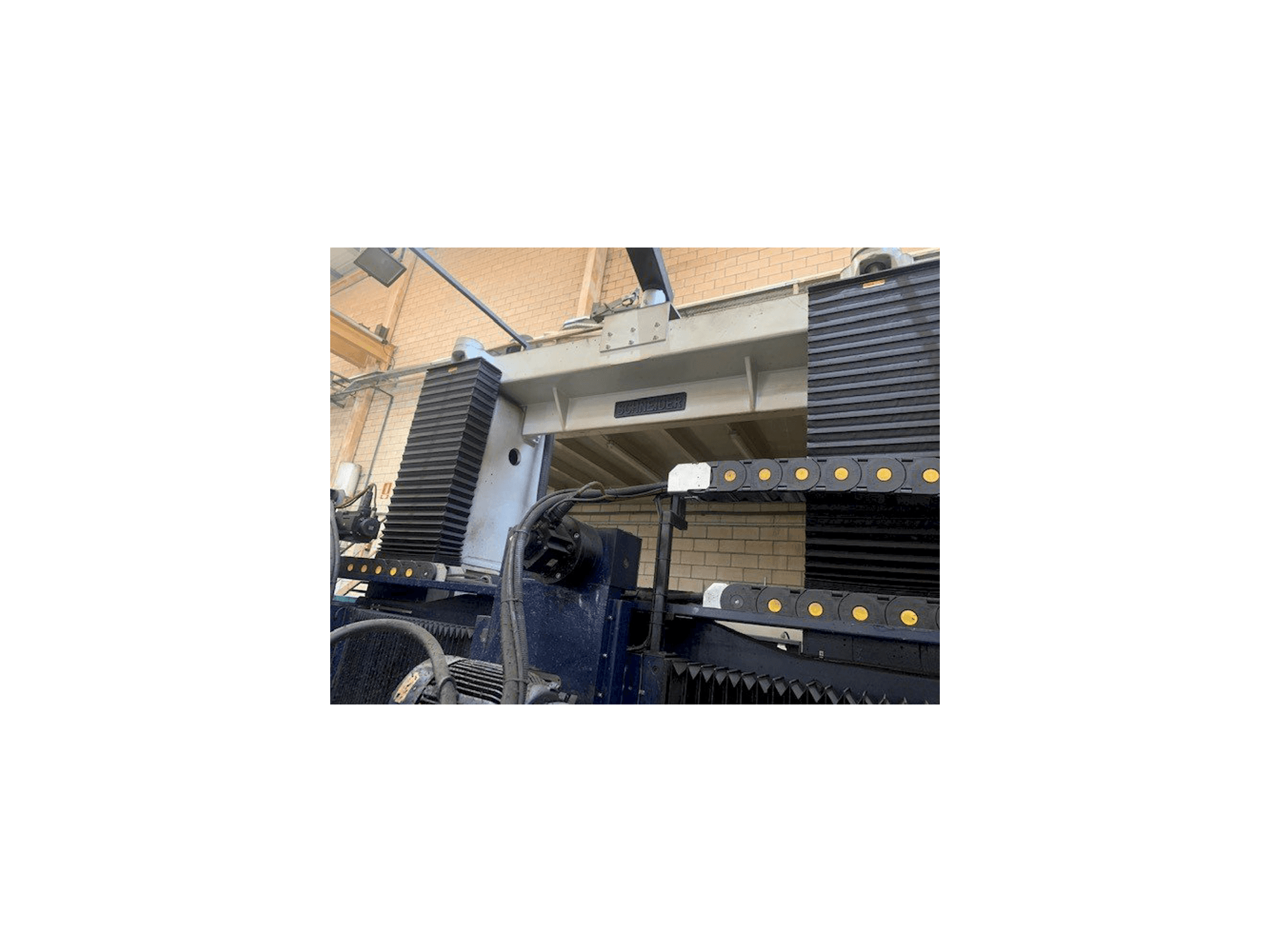 Vista frontale della macchina Schneider DFS-4