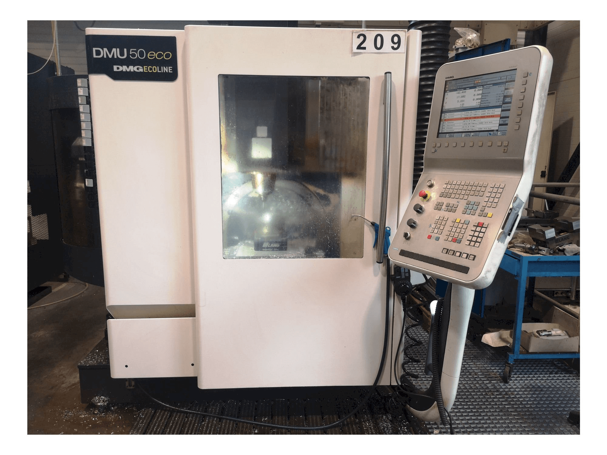 Vista frontale della macchina DMG GILDEMEISTER DMU 50 ecoline