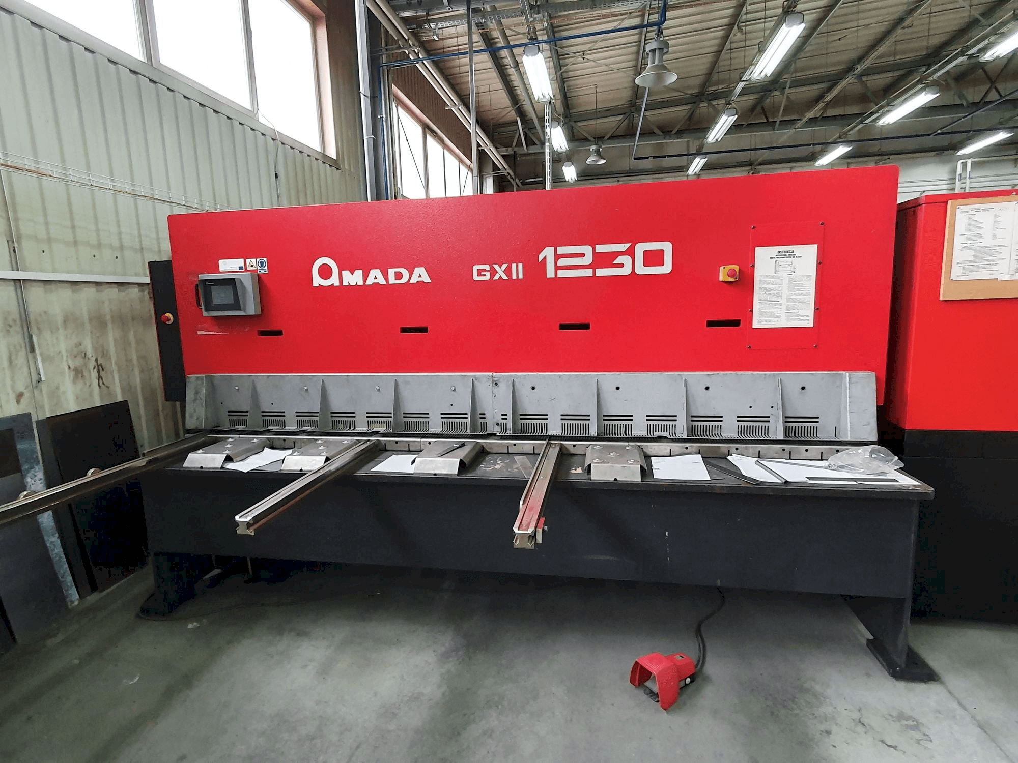 Vista frontale della macchina AMADA GX II 1230