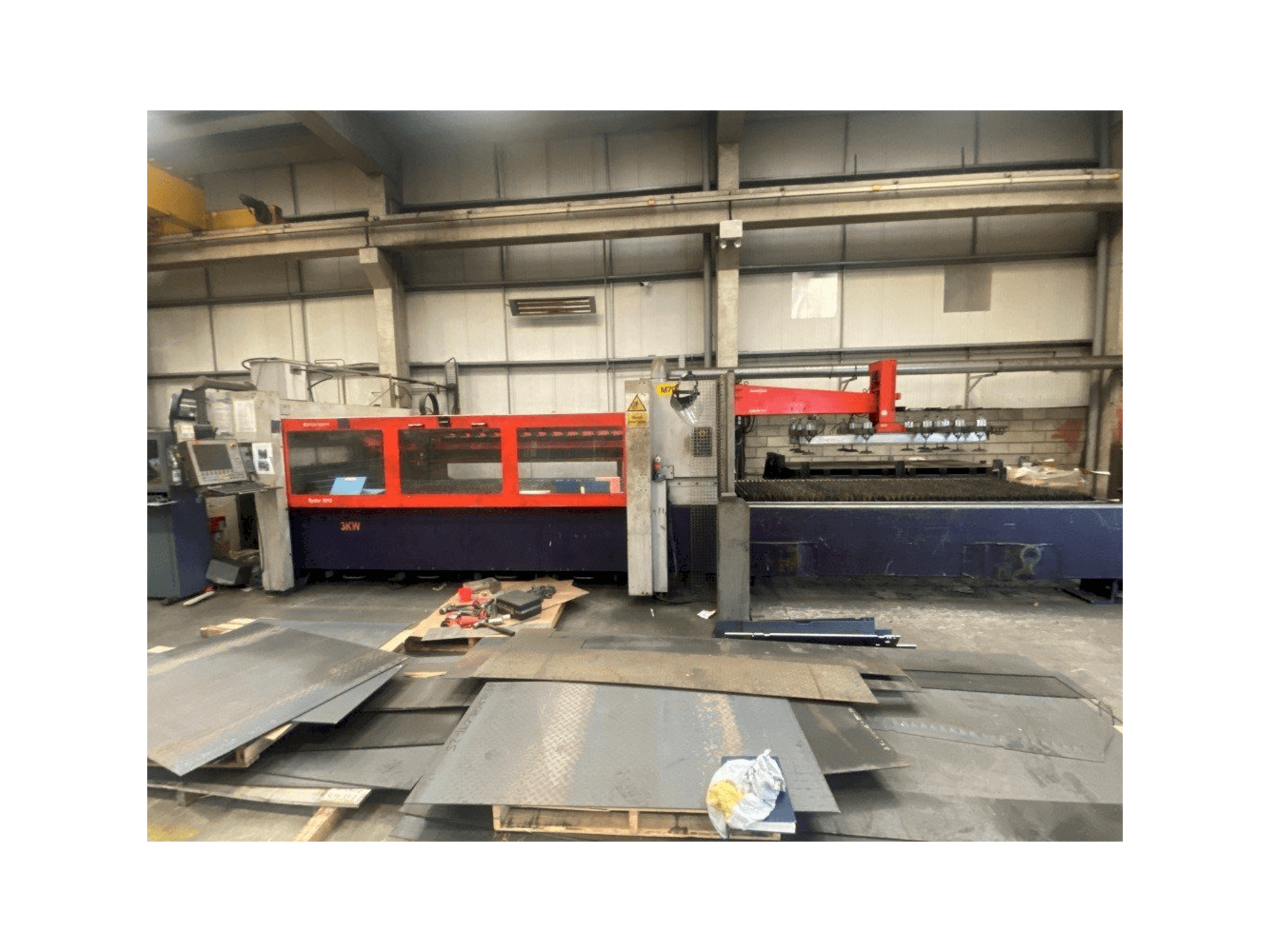 Vista frontale della macchina Bystronic Bystar 3015