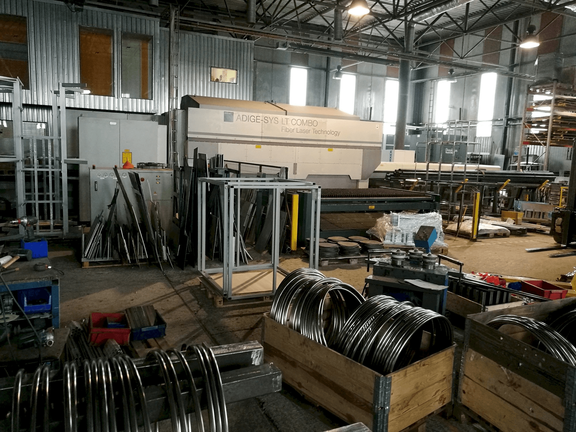 Vista frontale della macchina BLM ADIGE-SYS LT