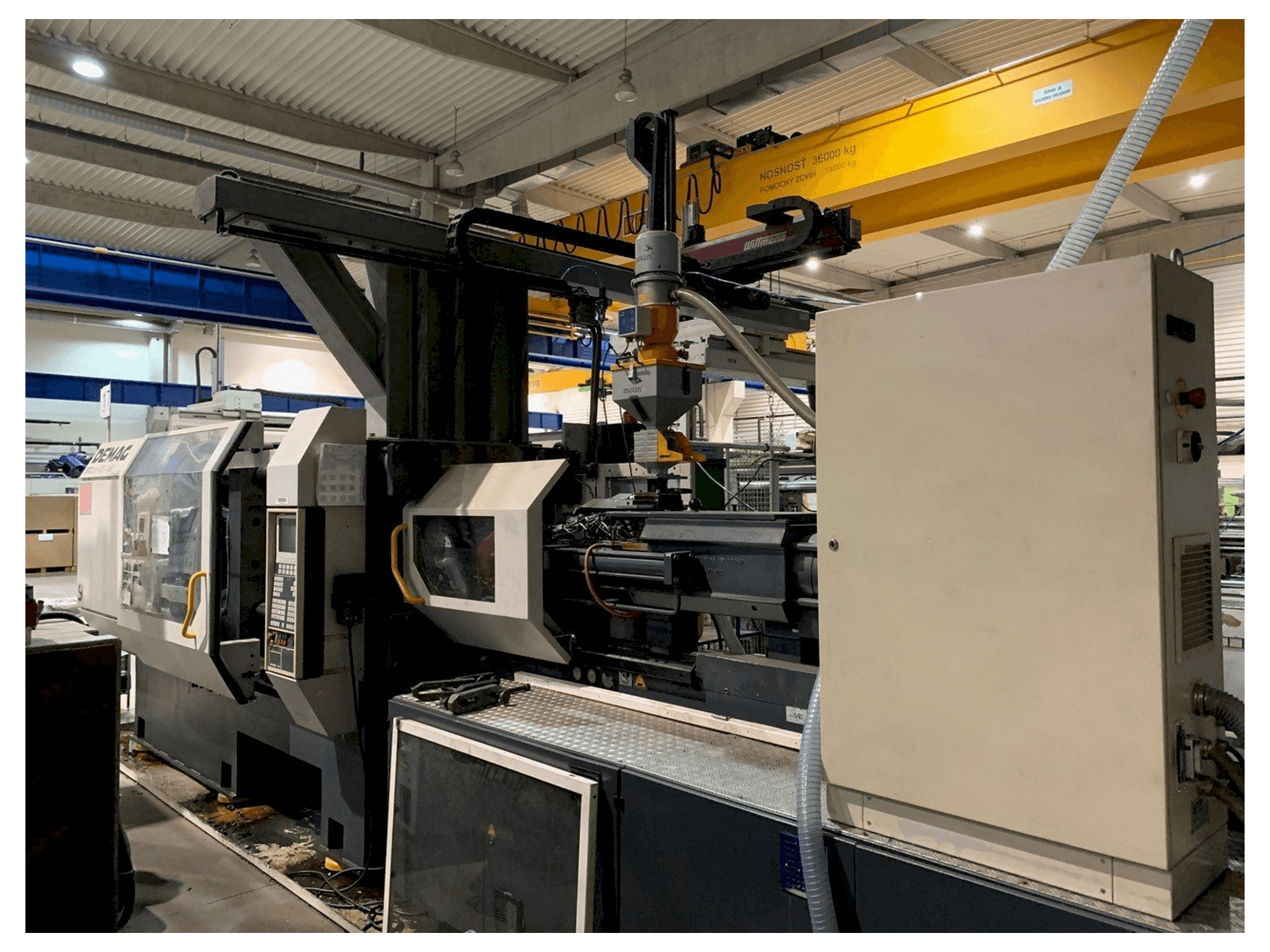 Vista frontale della macchina DEMAG Ergotech 4200-1450