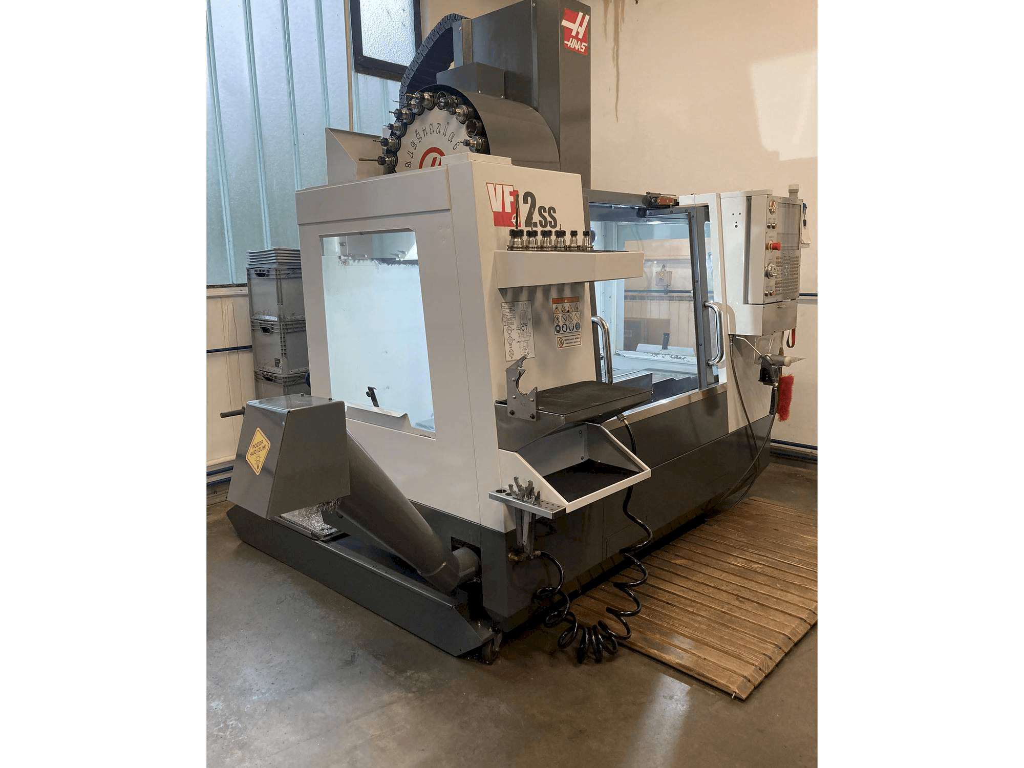 Vista laterale sinistra della macchina HAAS VF-2 SS