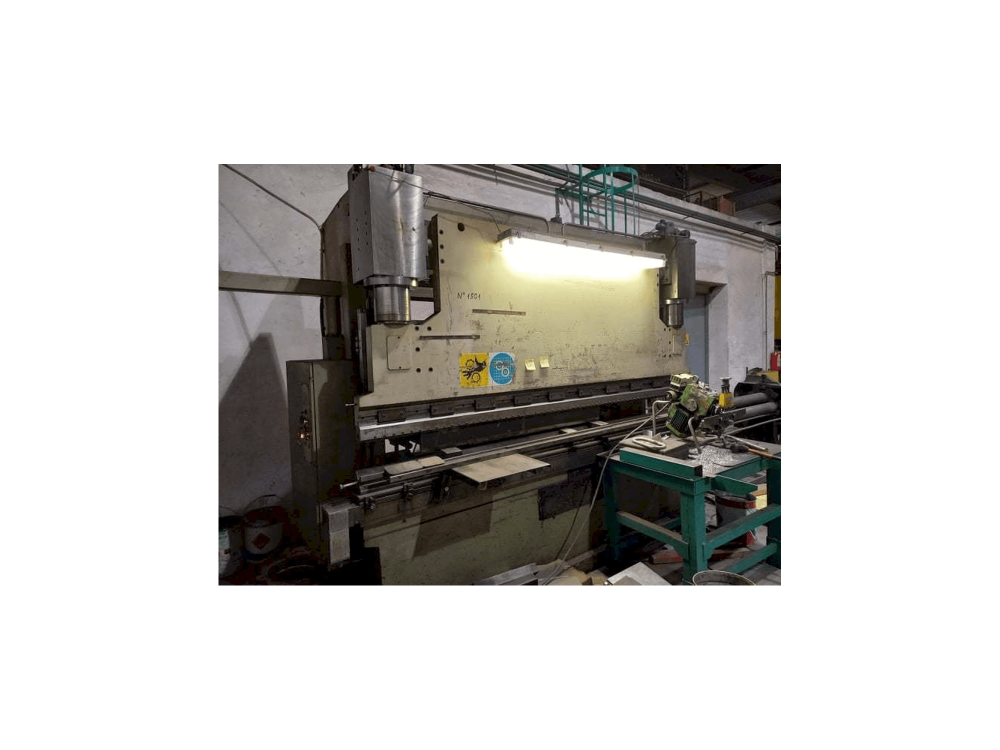 Vista frontale della macchina DONEWELL HP3B