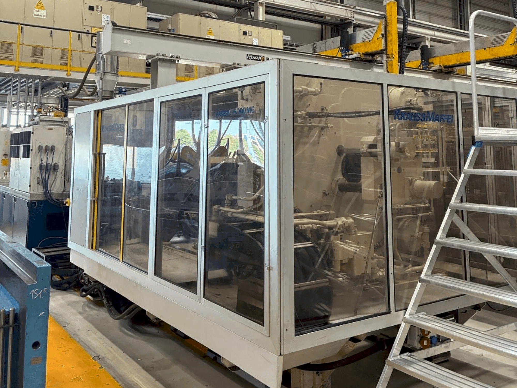 Vista frontale della macchina Krauss Maffei 800-5000MC4