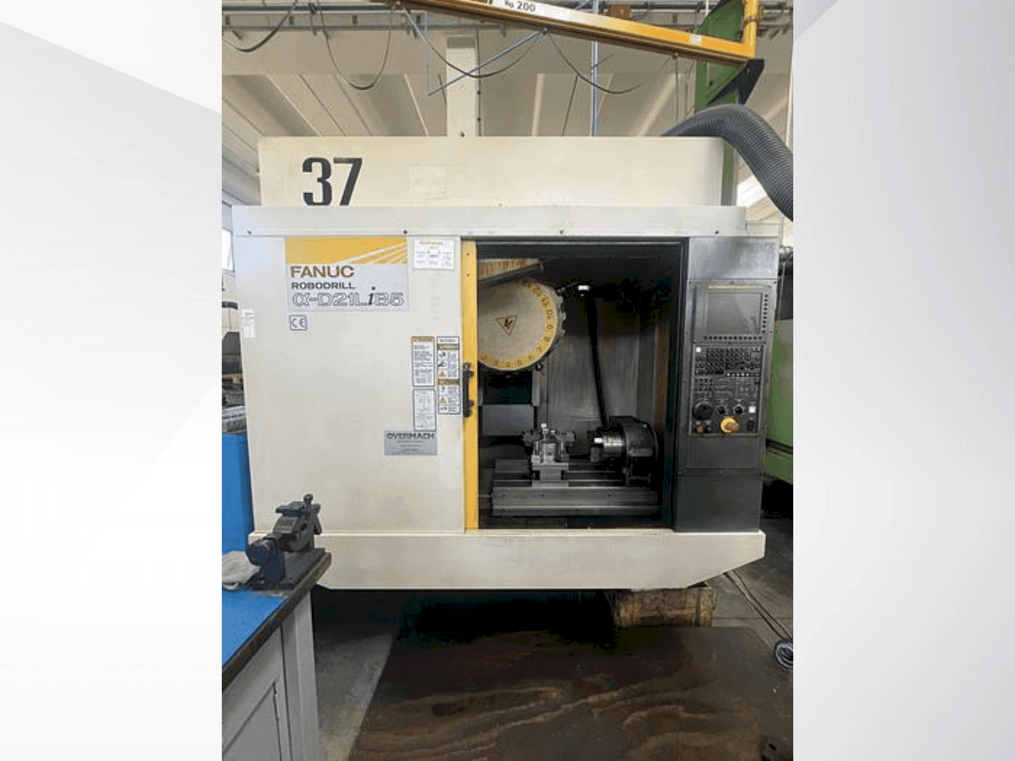 Vista frontale della macchina FANUC Robodrill α-D21LiB5