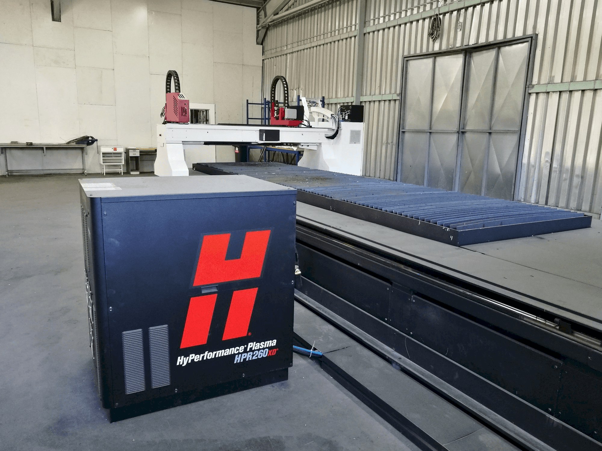 Vista frontale della macchina Baykal BPL-H 1506