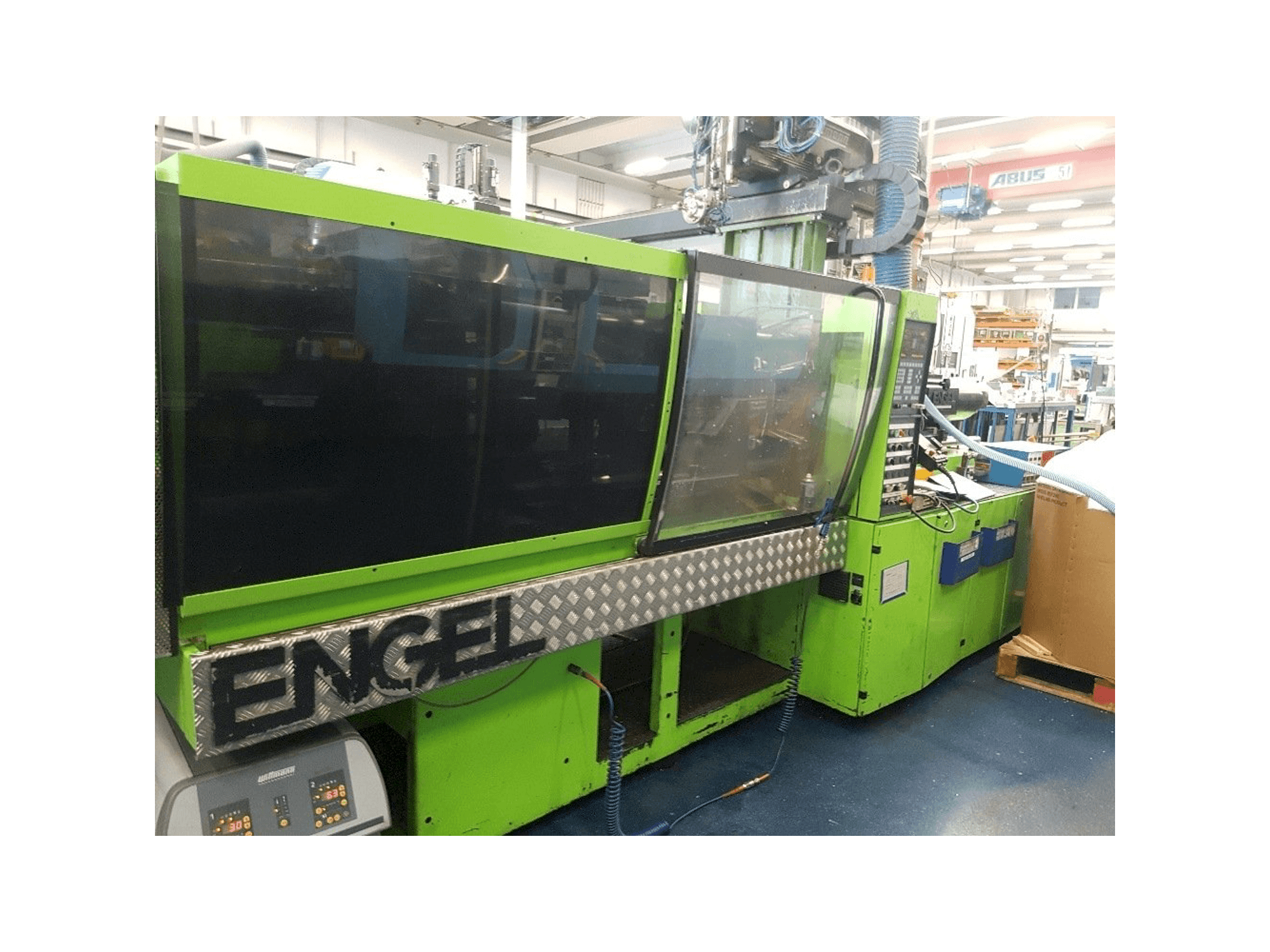 Vista frontale della macchina ENGEL ES 600/145 ST