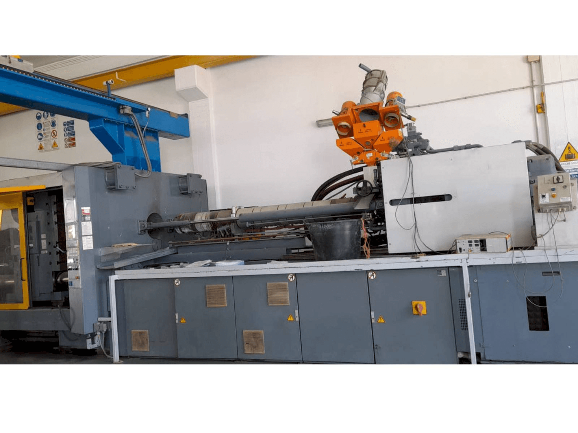 Vista frontale della macchina Battenfeld BA 1000/12000 HM