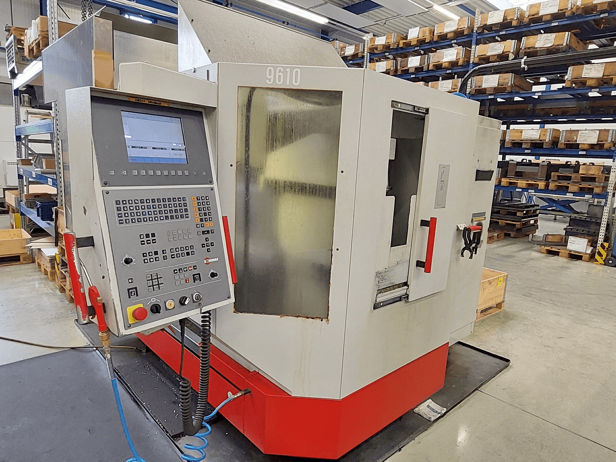 Vista frontale della macchina HERMLE U 630 T