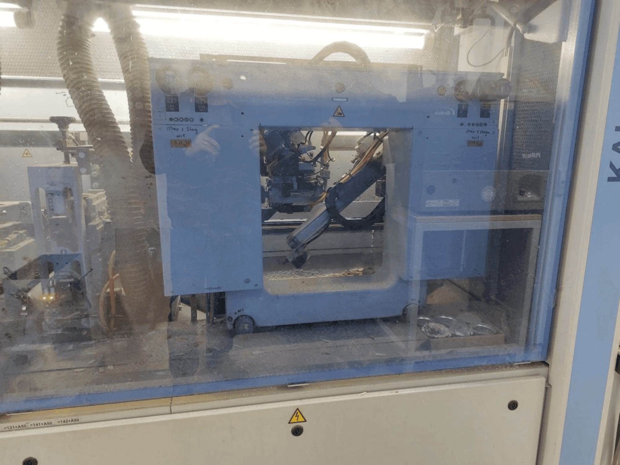 Vista frontale della macchina HOMAG KAL 330/9/A6/L