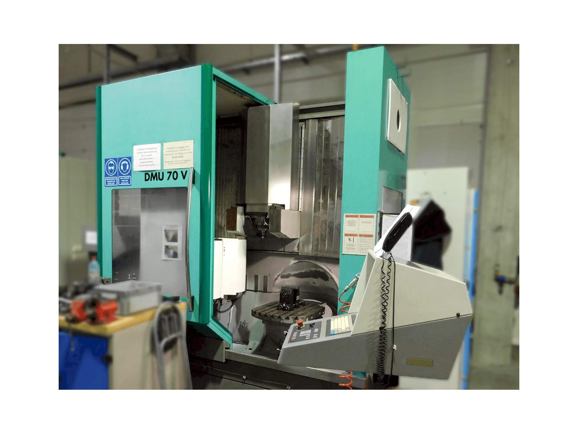 Vista frontale della macchina DMG DMU 70 V