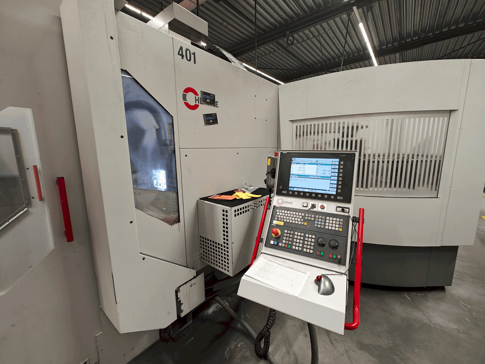 Vista frontale della macchina HERMLE C 40 U