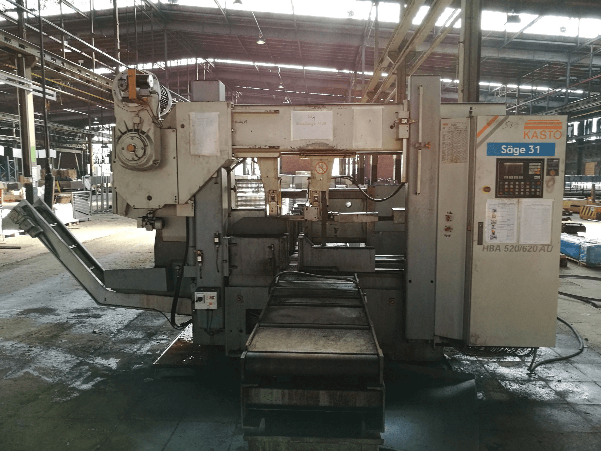 Vista frontale della macchina KASTO HBA 520/620 AU