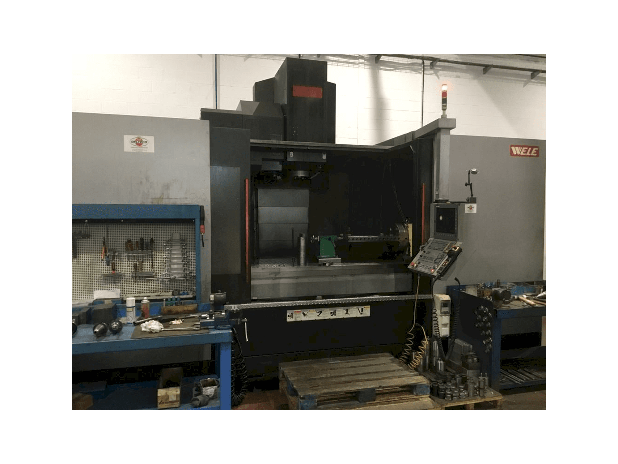 Vista frontale della macchina Wele AA2090