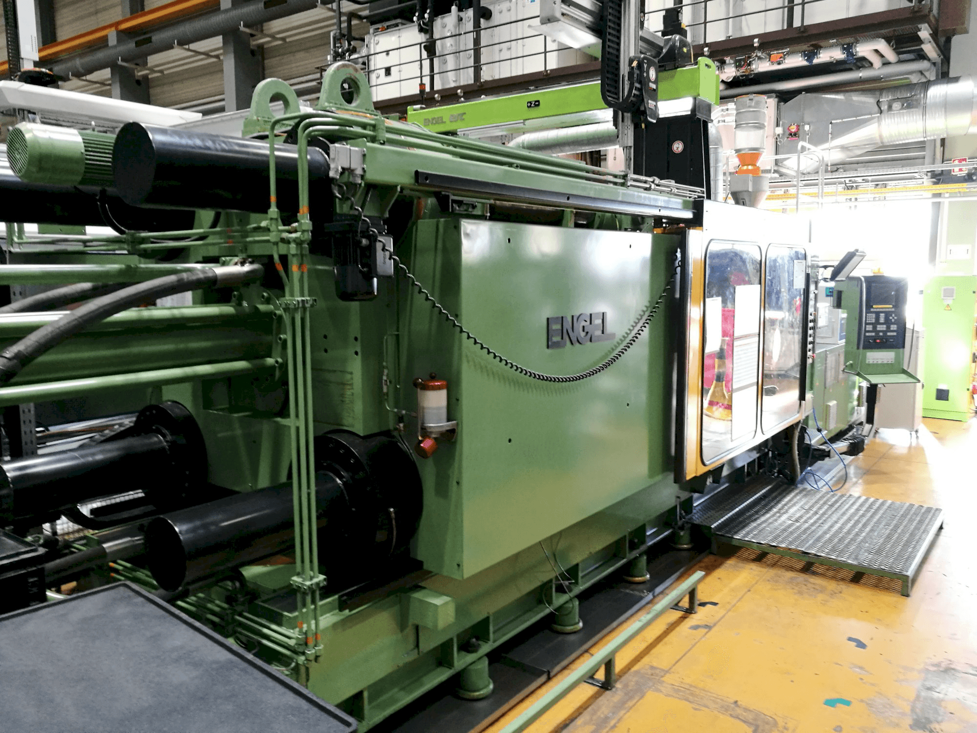 Vista lato destro della macchina ENGEL ES 4400/800