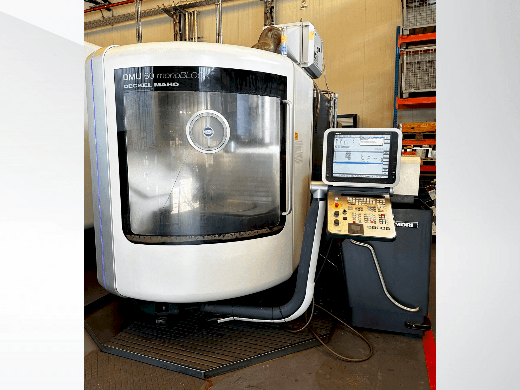 Vista frontale della macchina DMG MORI DMU 60 monoBLOCK