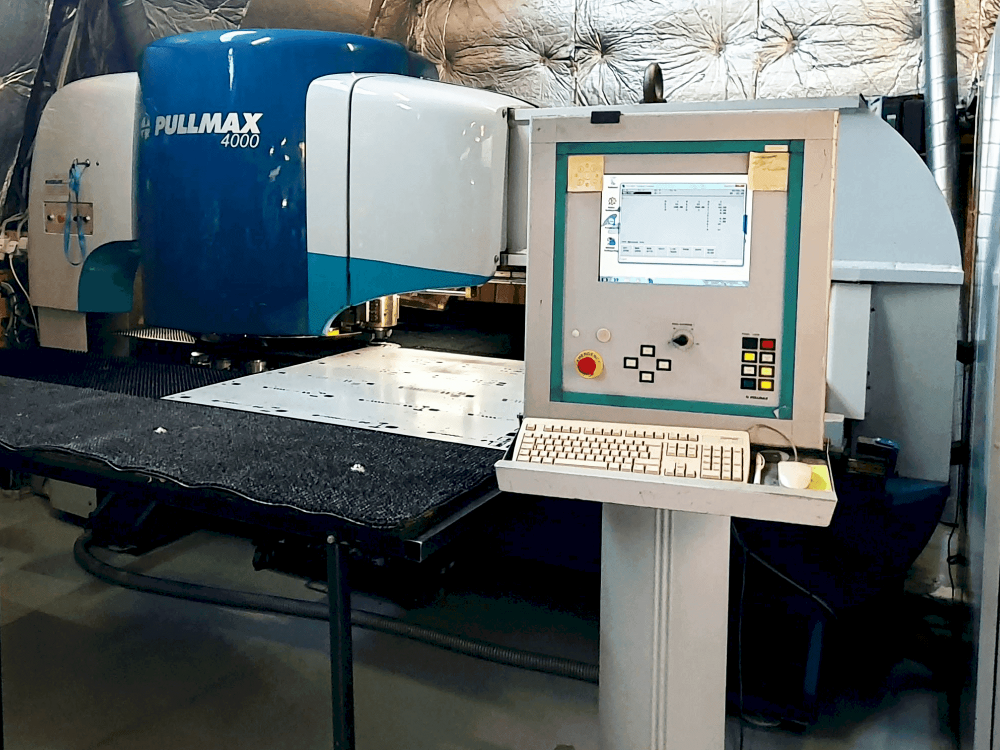 Vista frontale della macchina Pullmax 4000