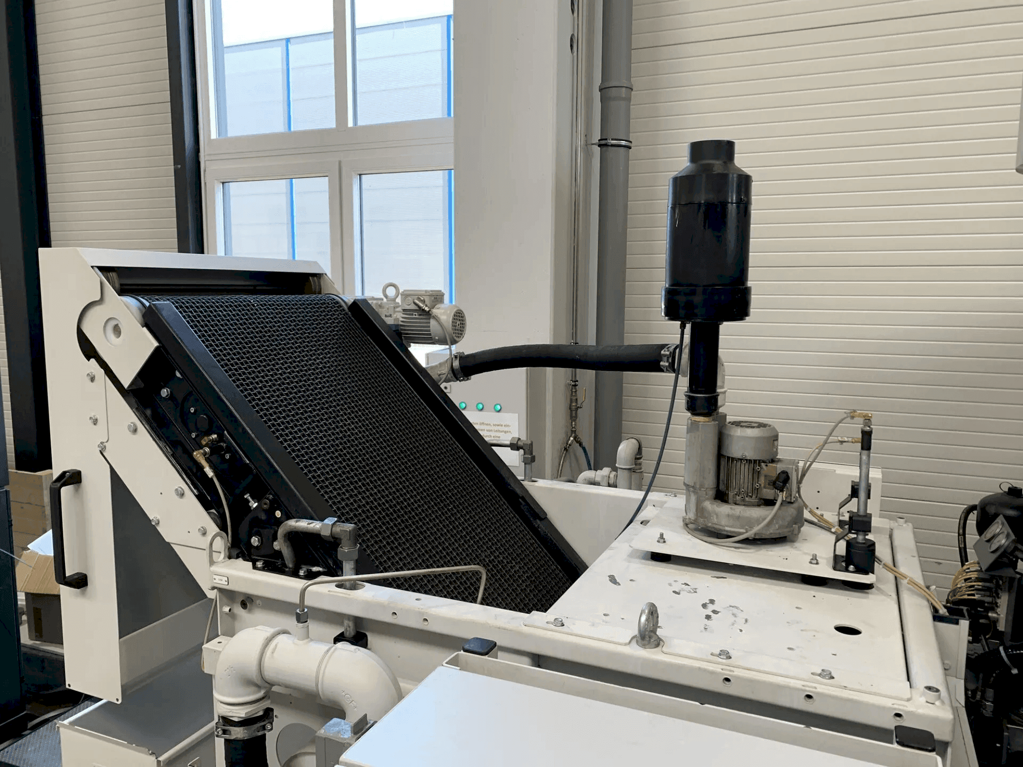 Vista frontale della macchina CHIRON FZ 15K S FA