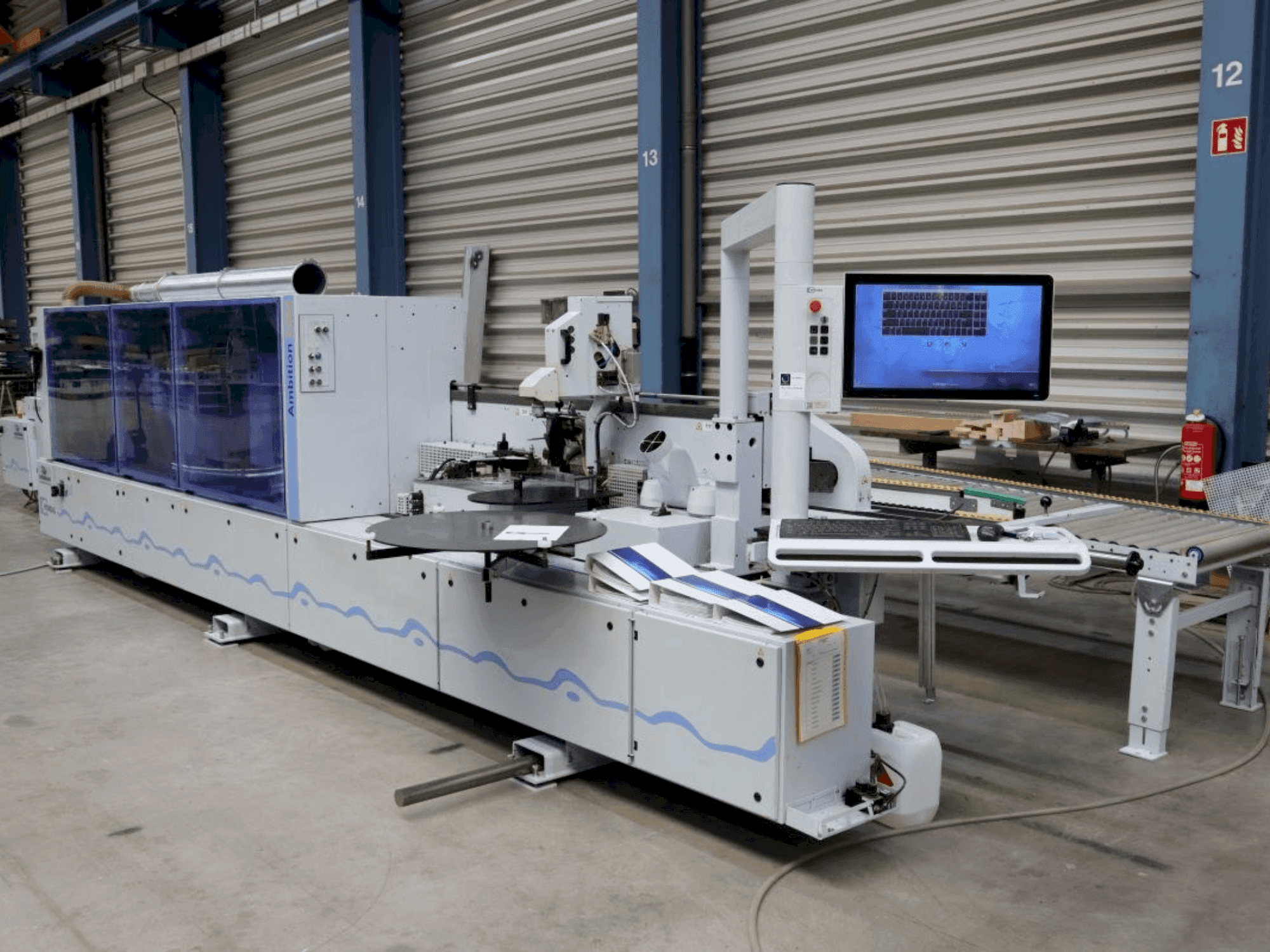 Vista frontale della macchina HOMAG KAL 210