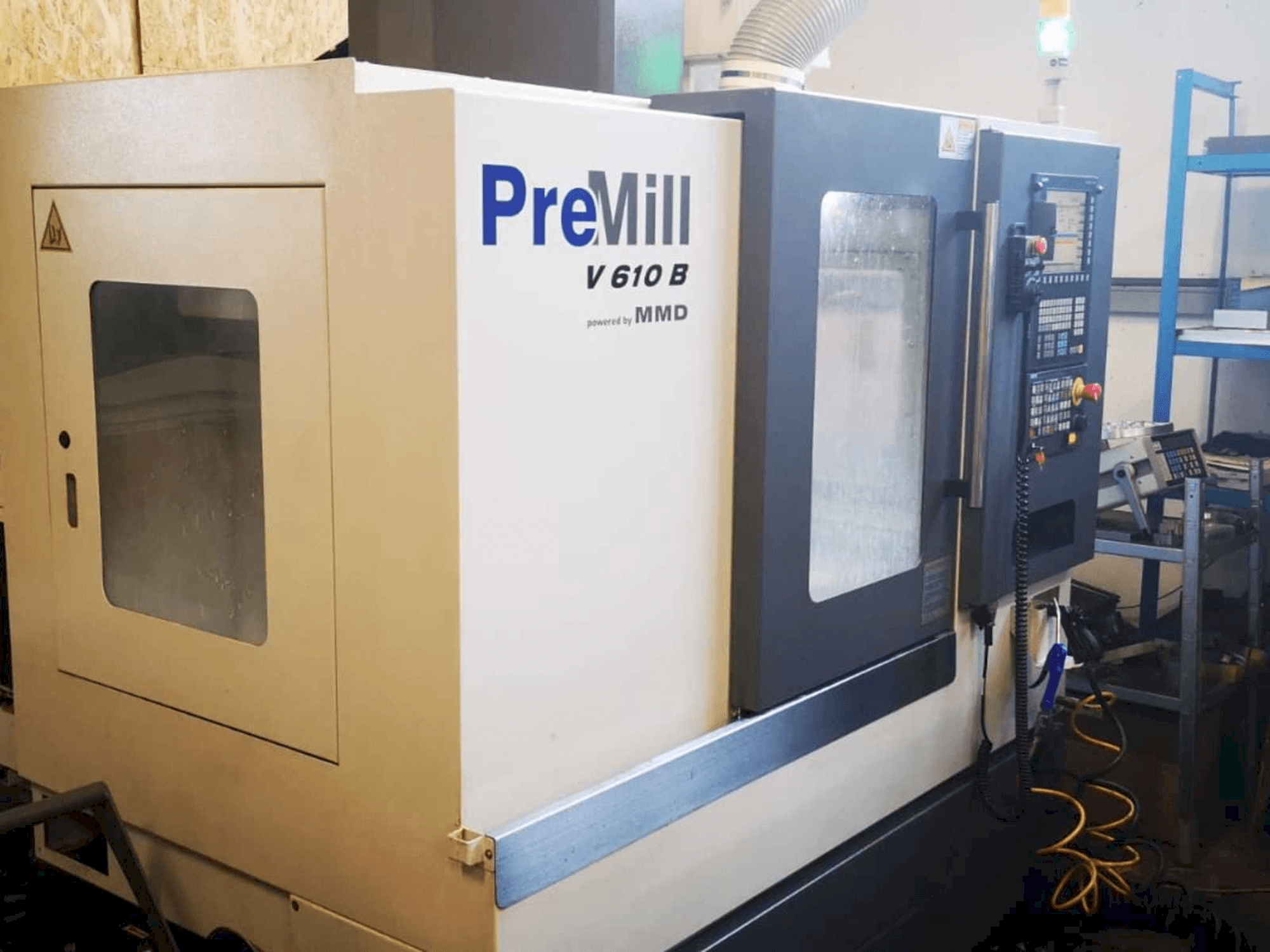 Vista frontale della macchina PreMill V 610 B
