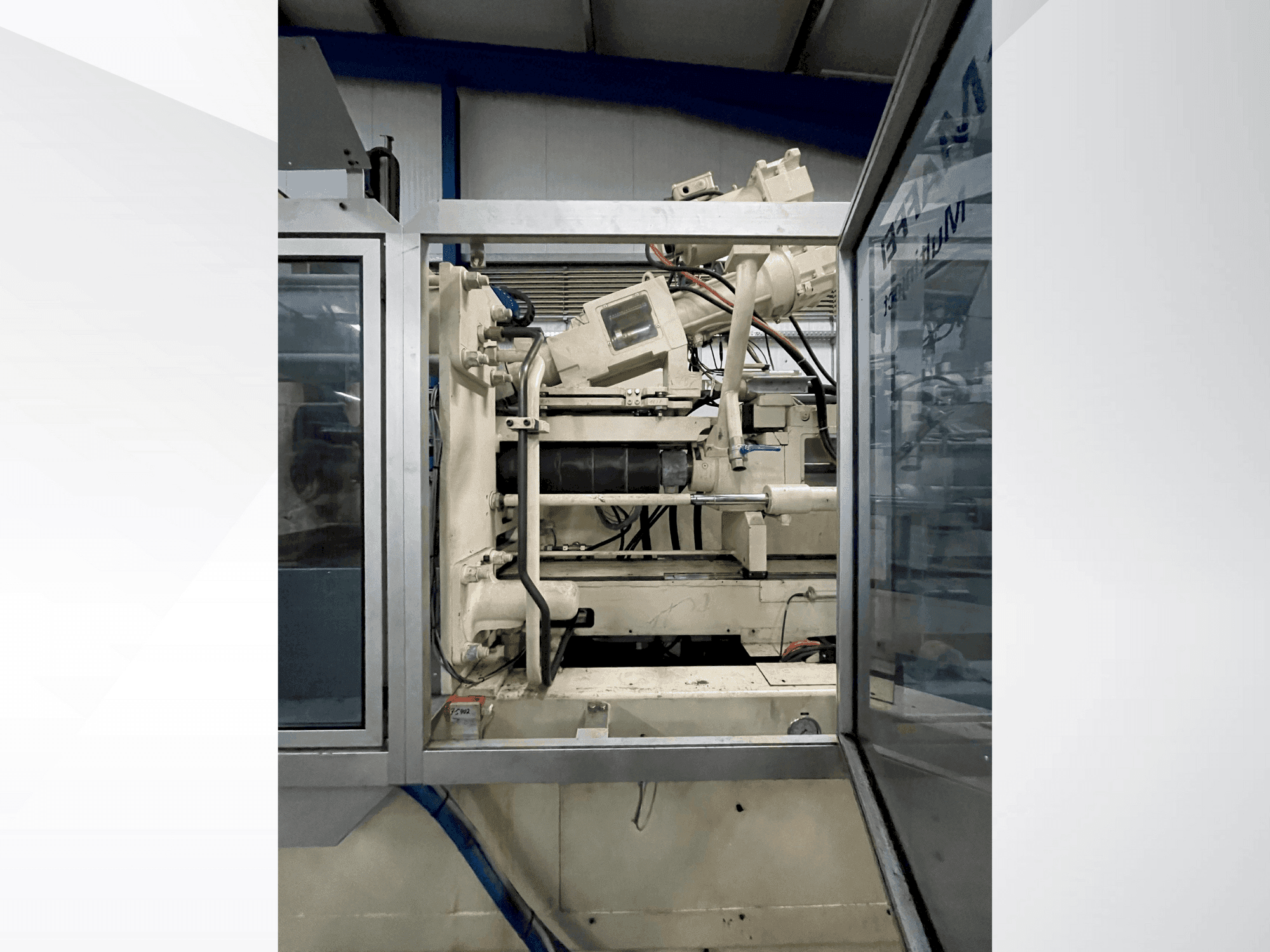 Vista frontale della macchina Krauss Maffei 300-1400-390-3-CZ