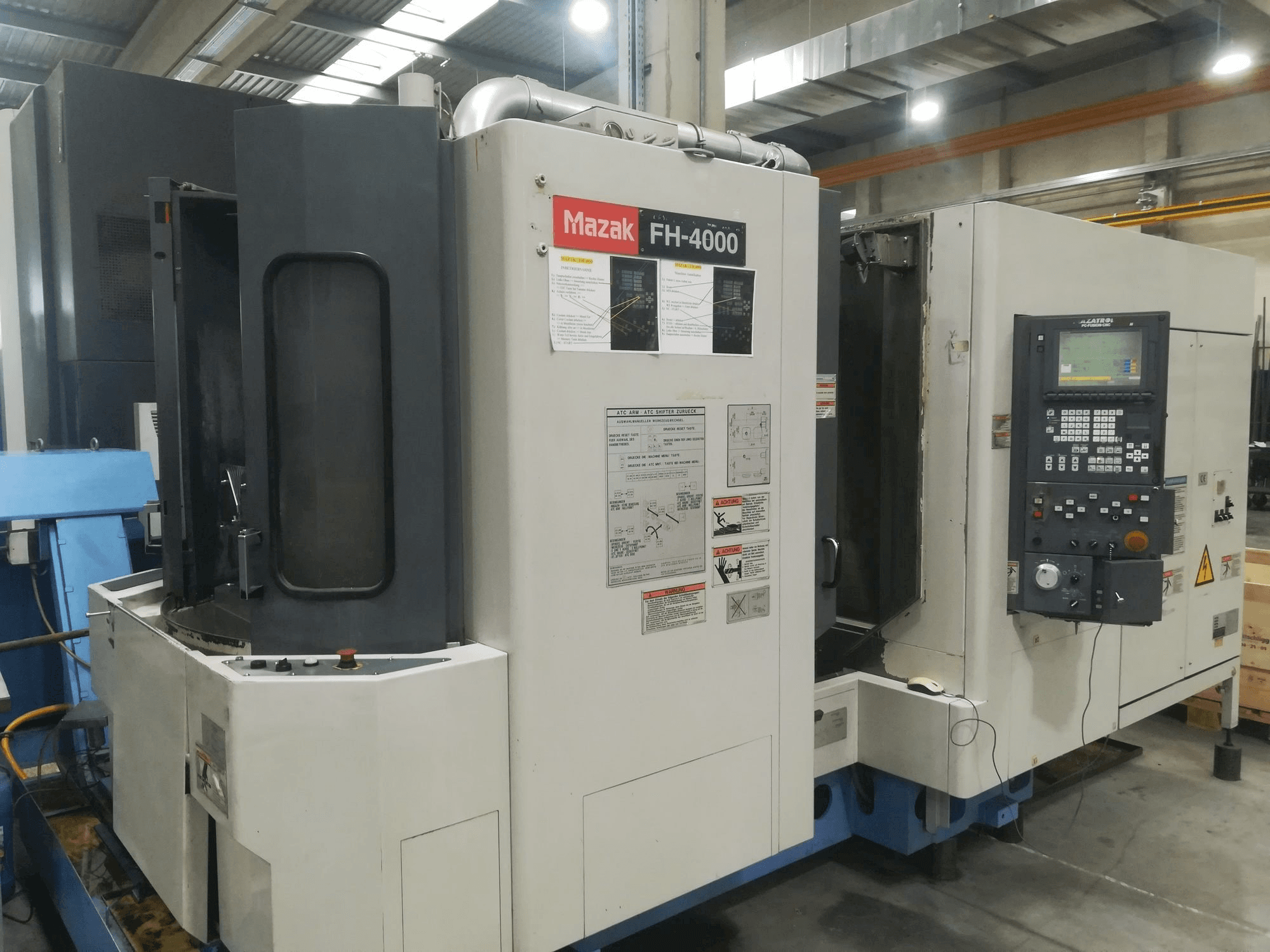 Vista frontale della macchina Mazak FH-4000