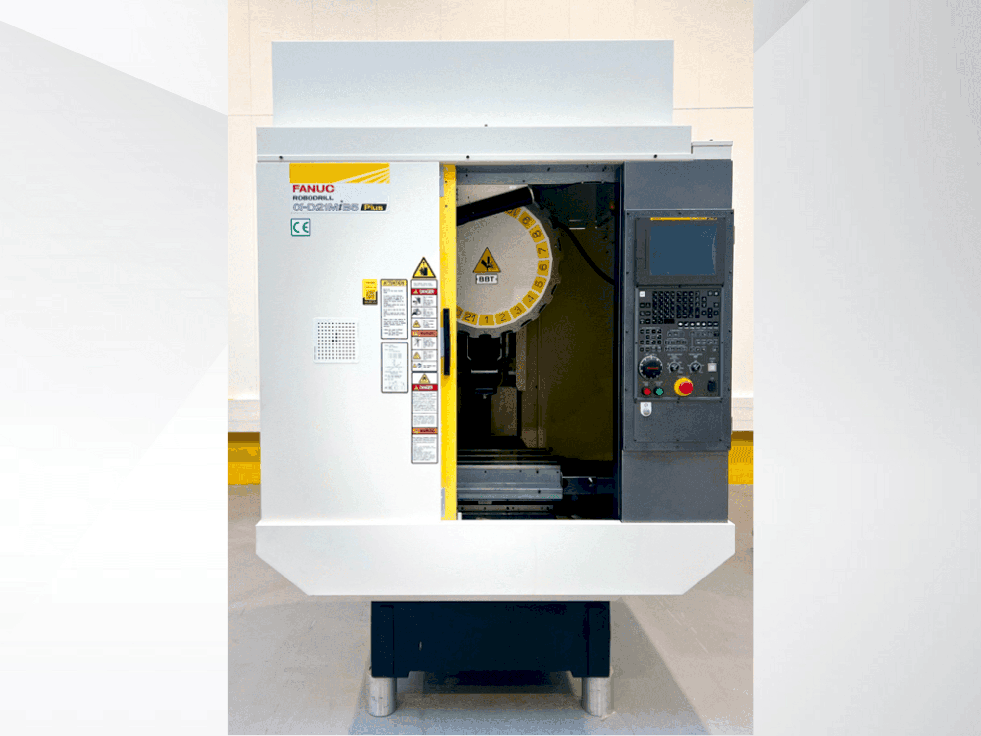 Vista frontale della macchina FANUC ROBODRILL α-D21MiB5 Plus