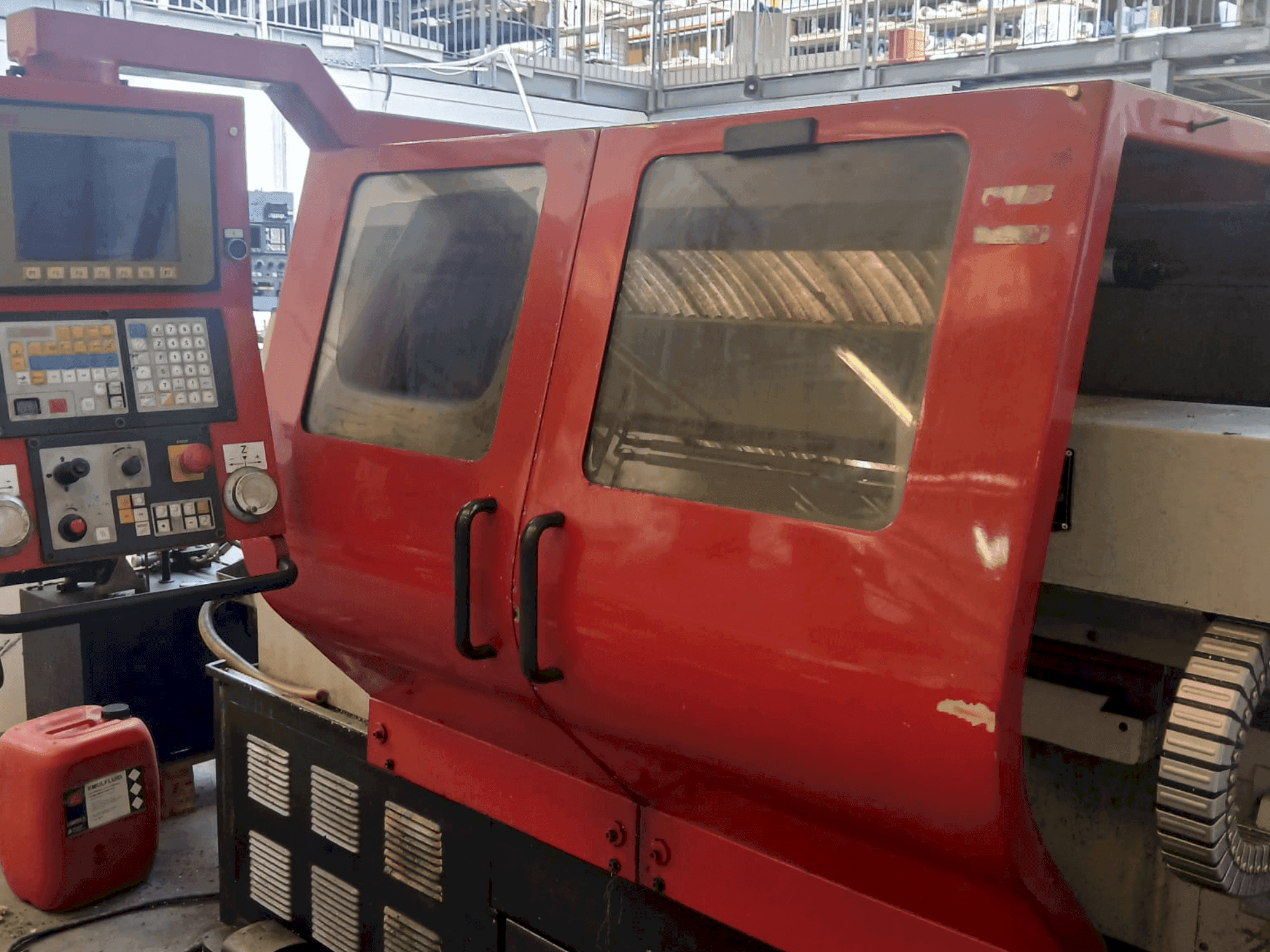 Vista frontale della macchina EMCO EMCOMAT-E 200X1000