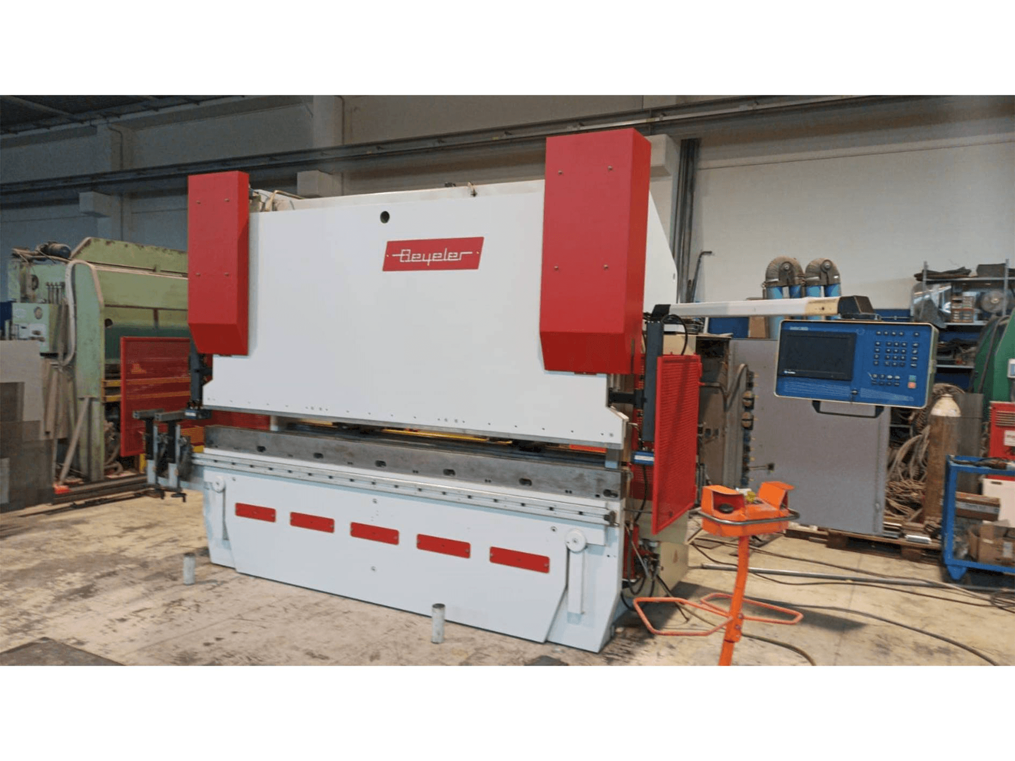 Vista frontale della macchina BEYELER PR8