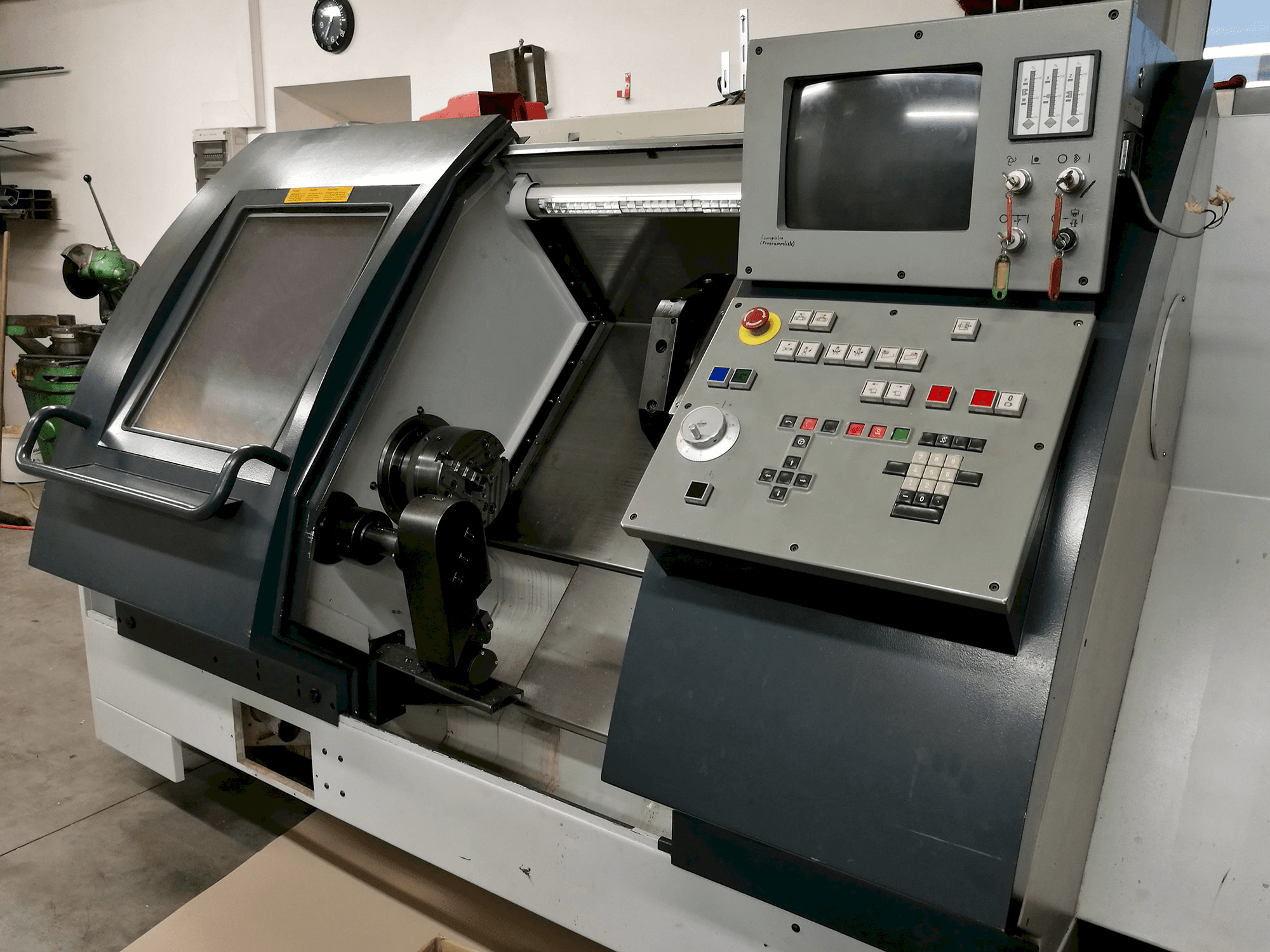 Vista lato destro della macchina Gildemeister CTX 400