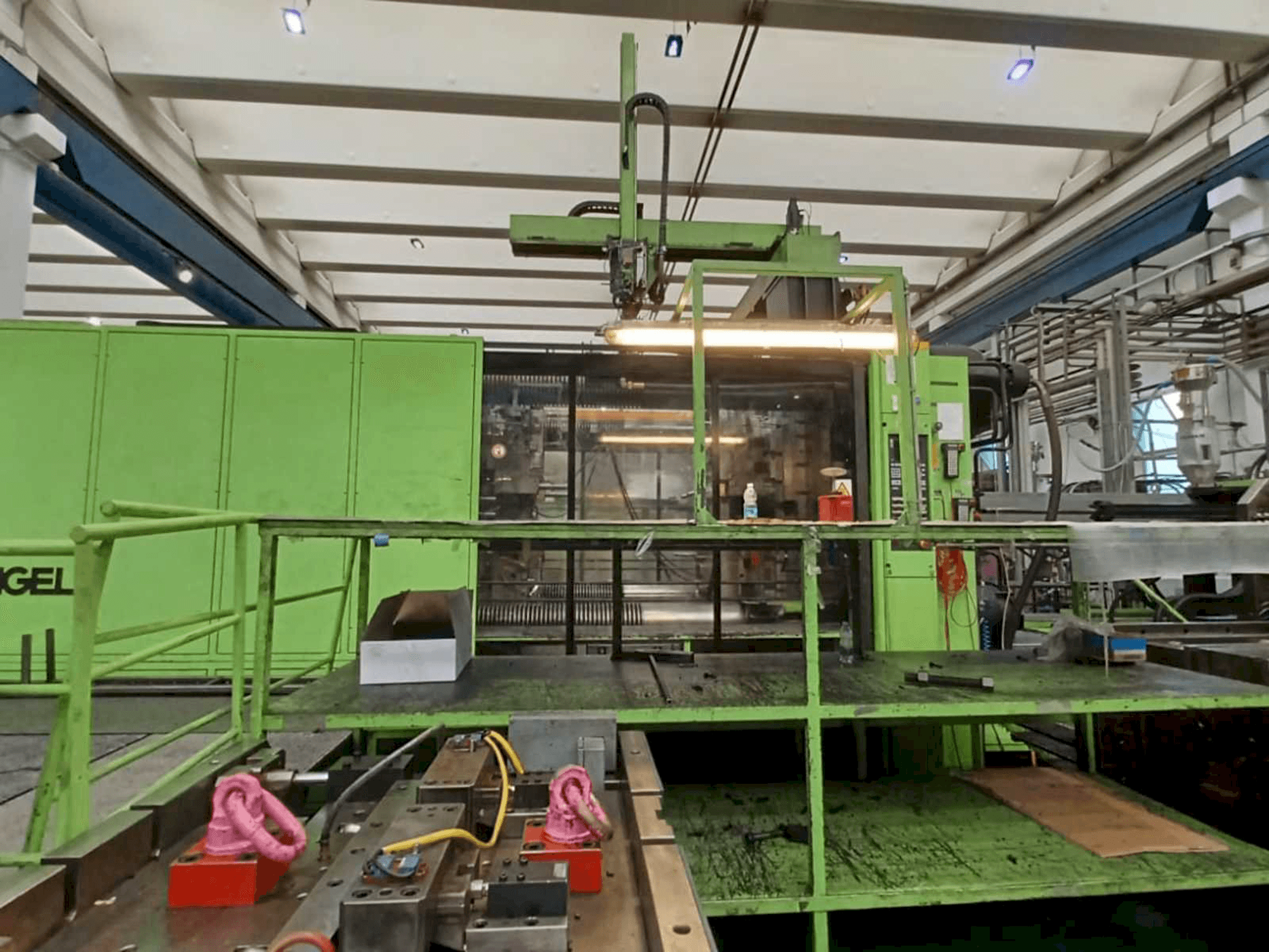 Vista frontale della macchina Engel ES 23050/2500 DUO