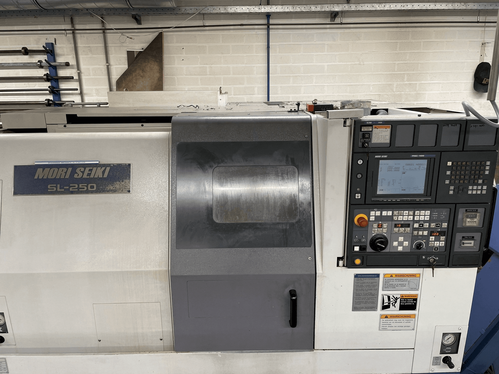 Vista frontale della macchina MORI SEIKI SL-250