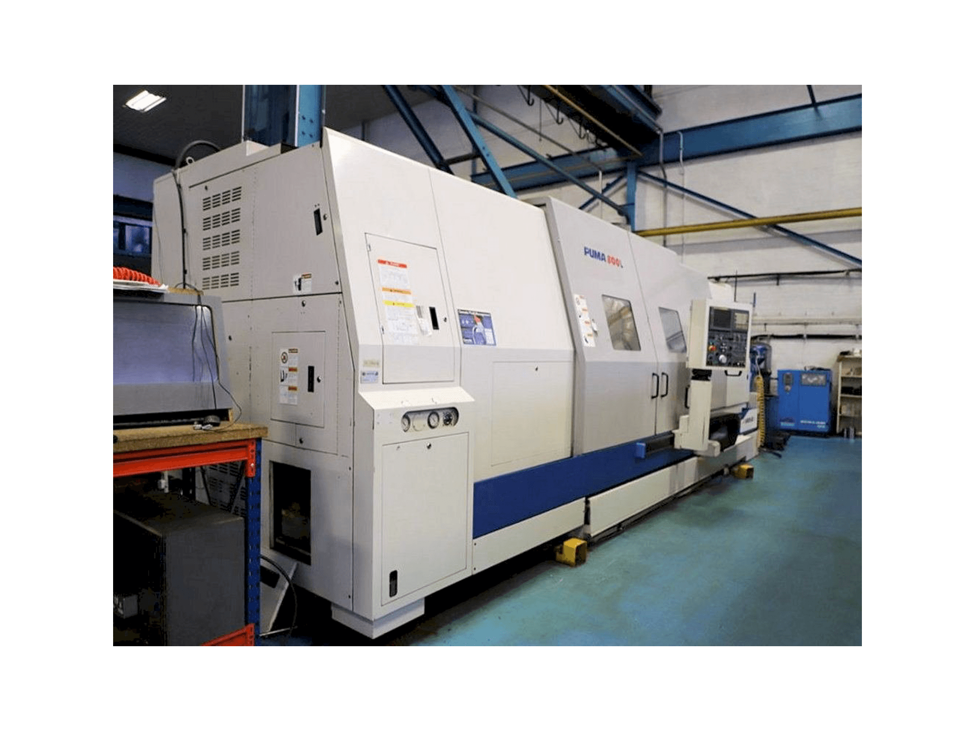 Vista frontale della macchina Doosan Puma 800L