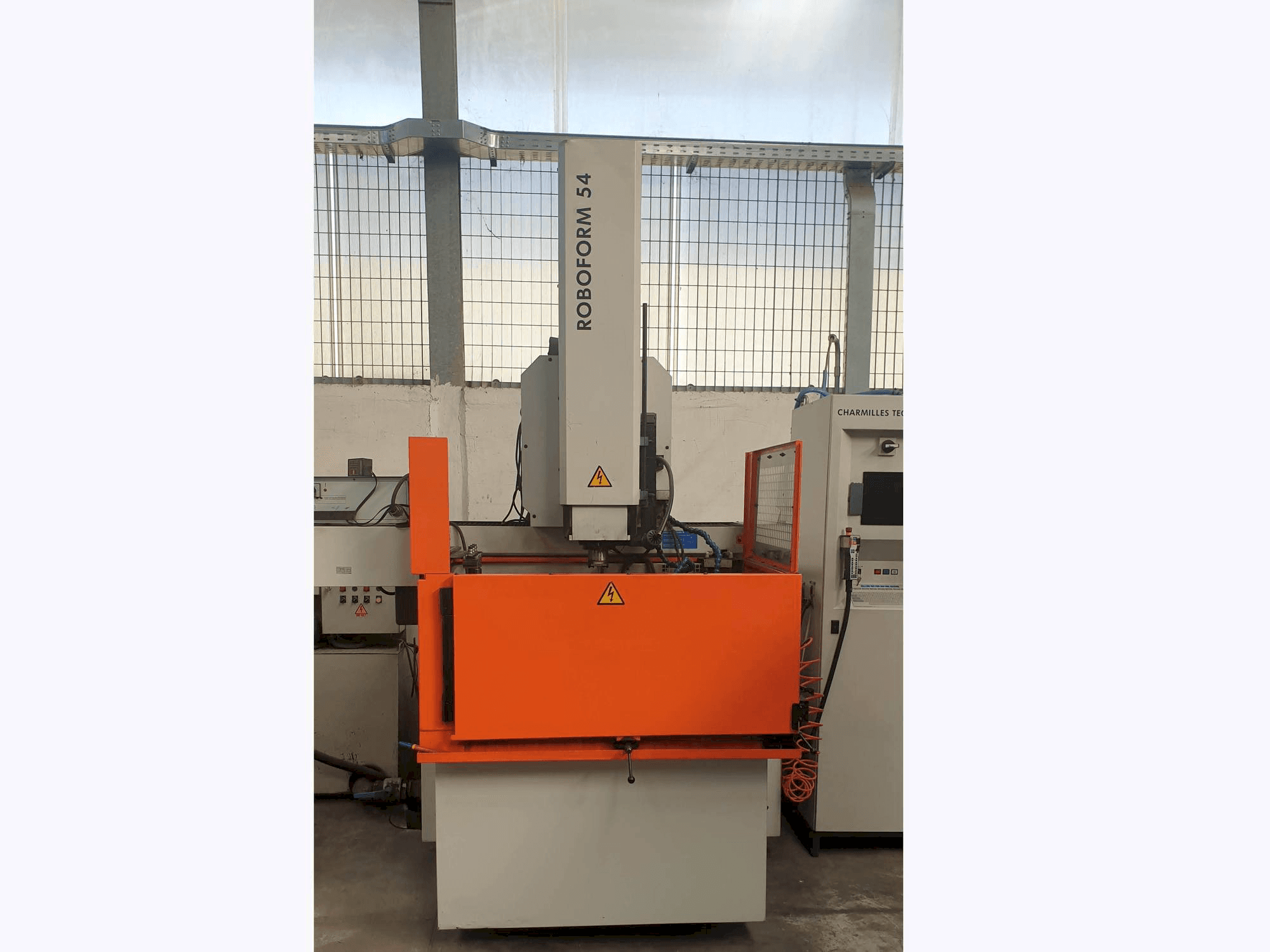 Vista frontale della macchina CHARMILLES ROBOFORM 54