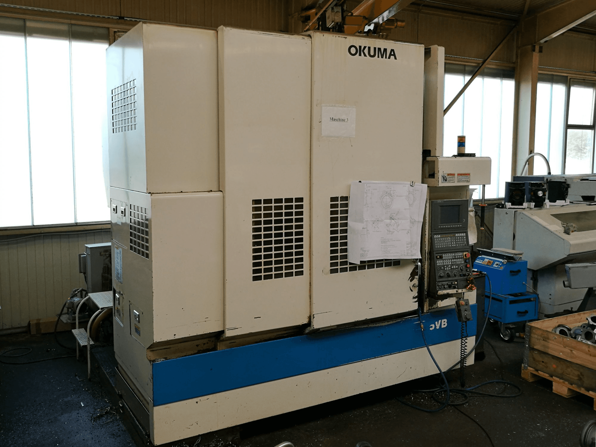 Vista frontale della macchina Okuma MX55 VB