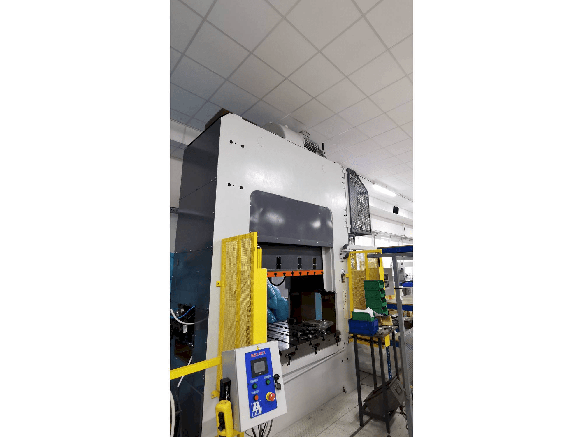 Vista frontale della macchina SMERAL LKT 250D