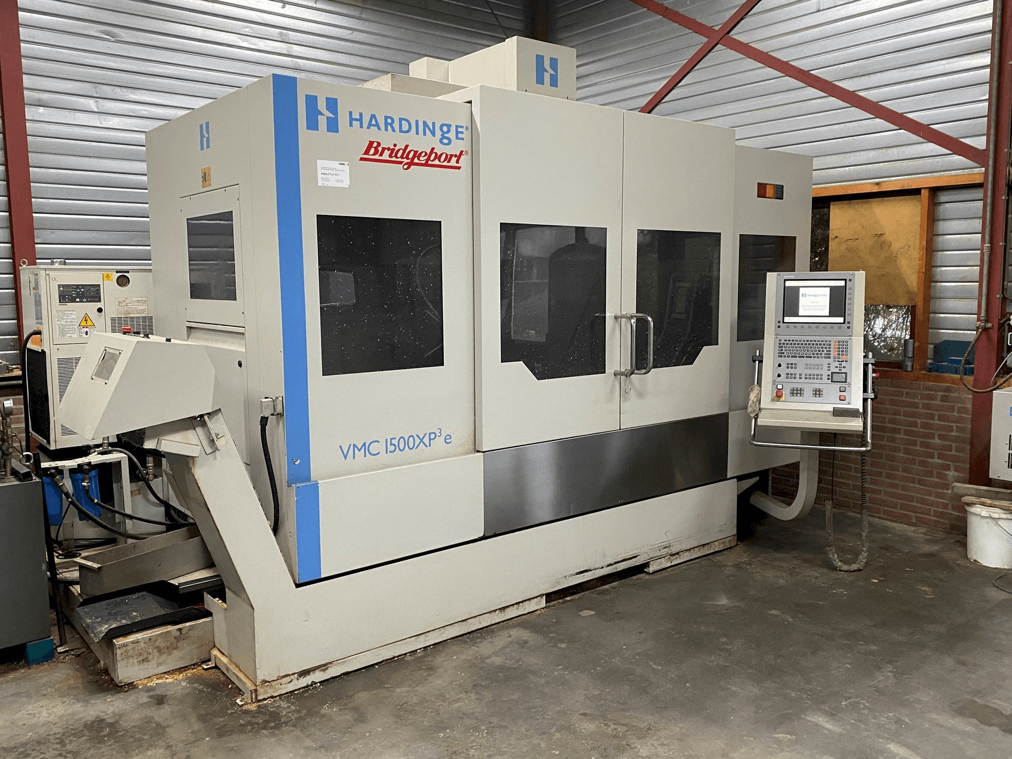 Vista frontale della macchina Bridgeport VMC 1500XP