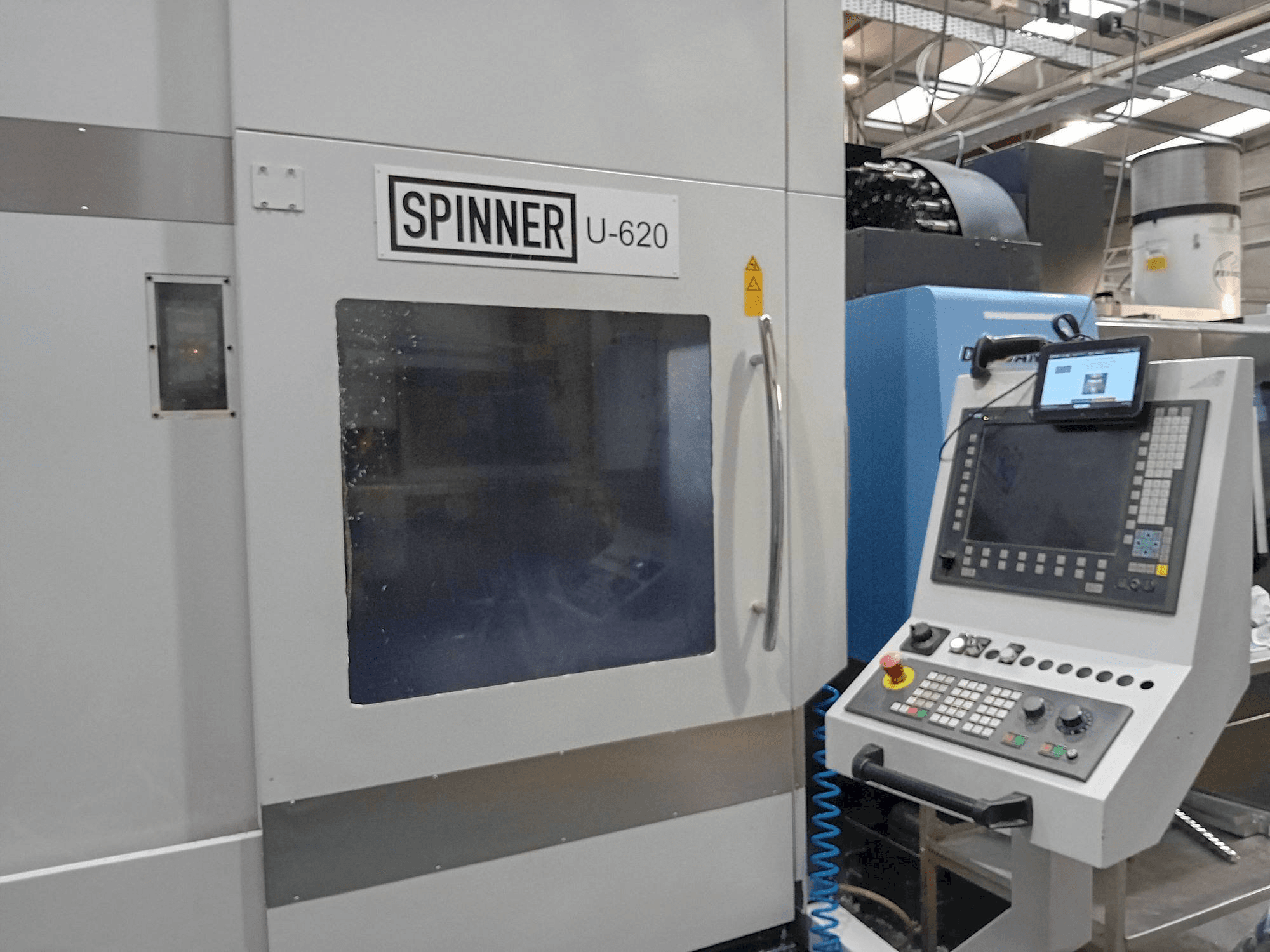 Vista frontale della macchina SPINNER U5-620