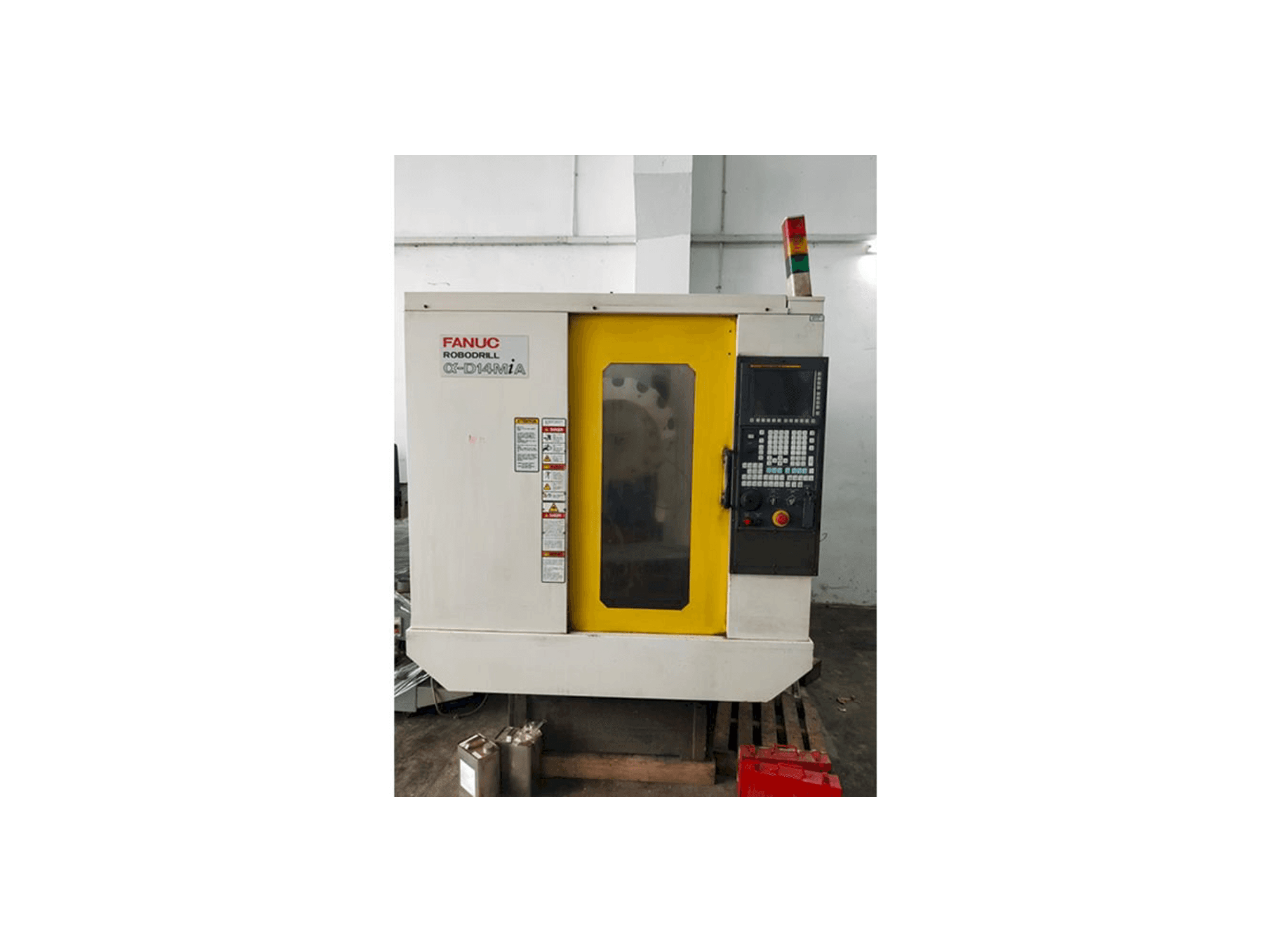 Vista frontale della macchina FANUC Alpha-D14MiA