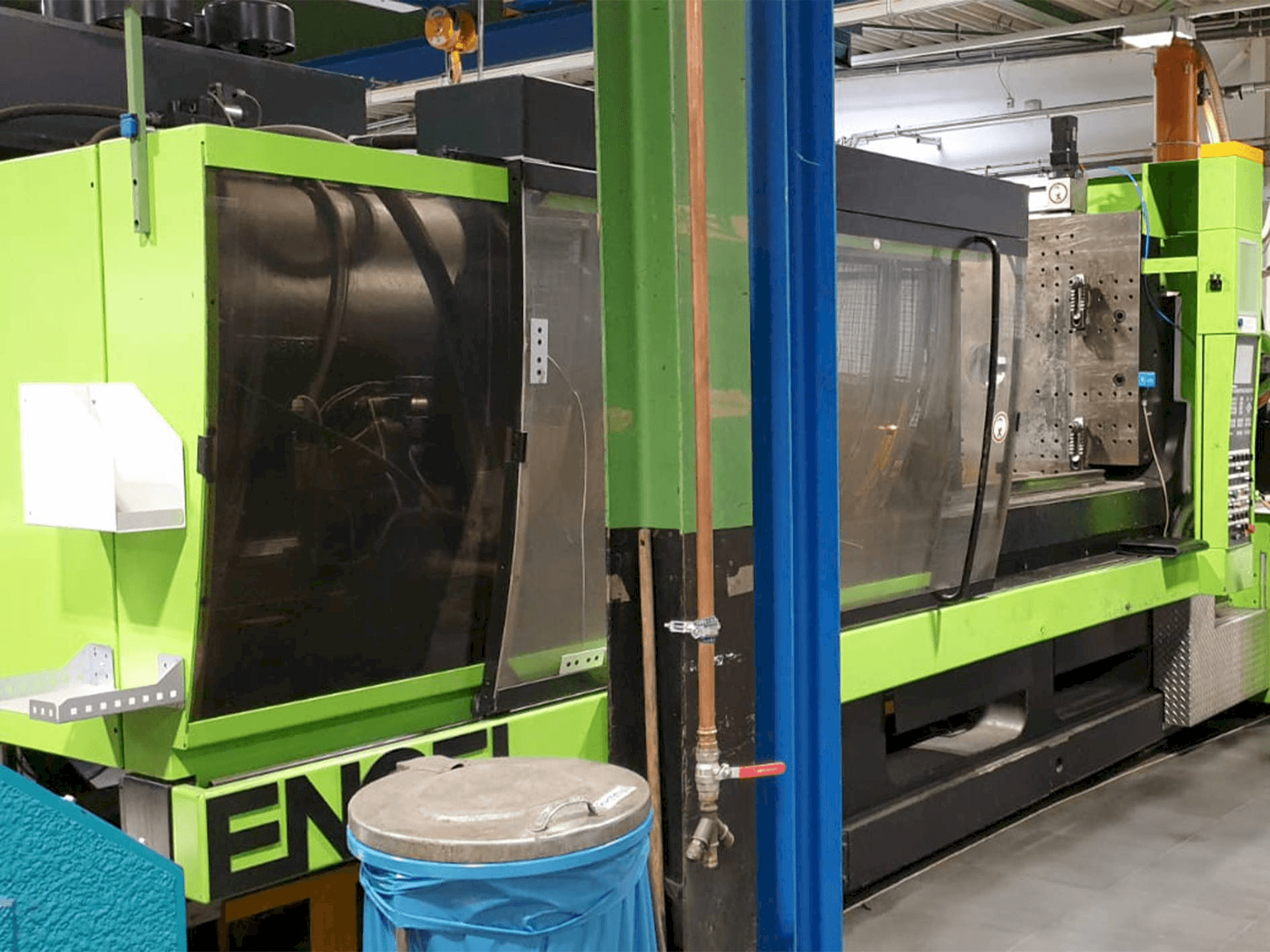 Vista frontale della macchina ENGEL ES 2550/500 HL-V