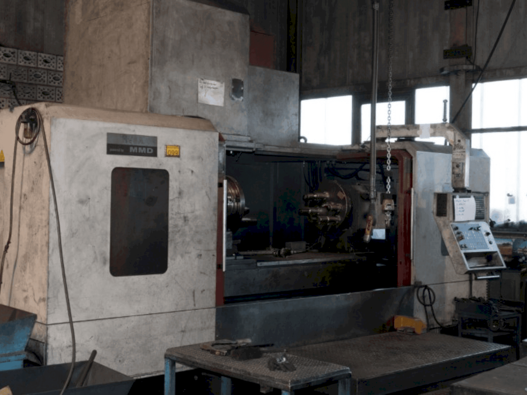 Vista frontale della macchina Akira Seiki MMD HV8A