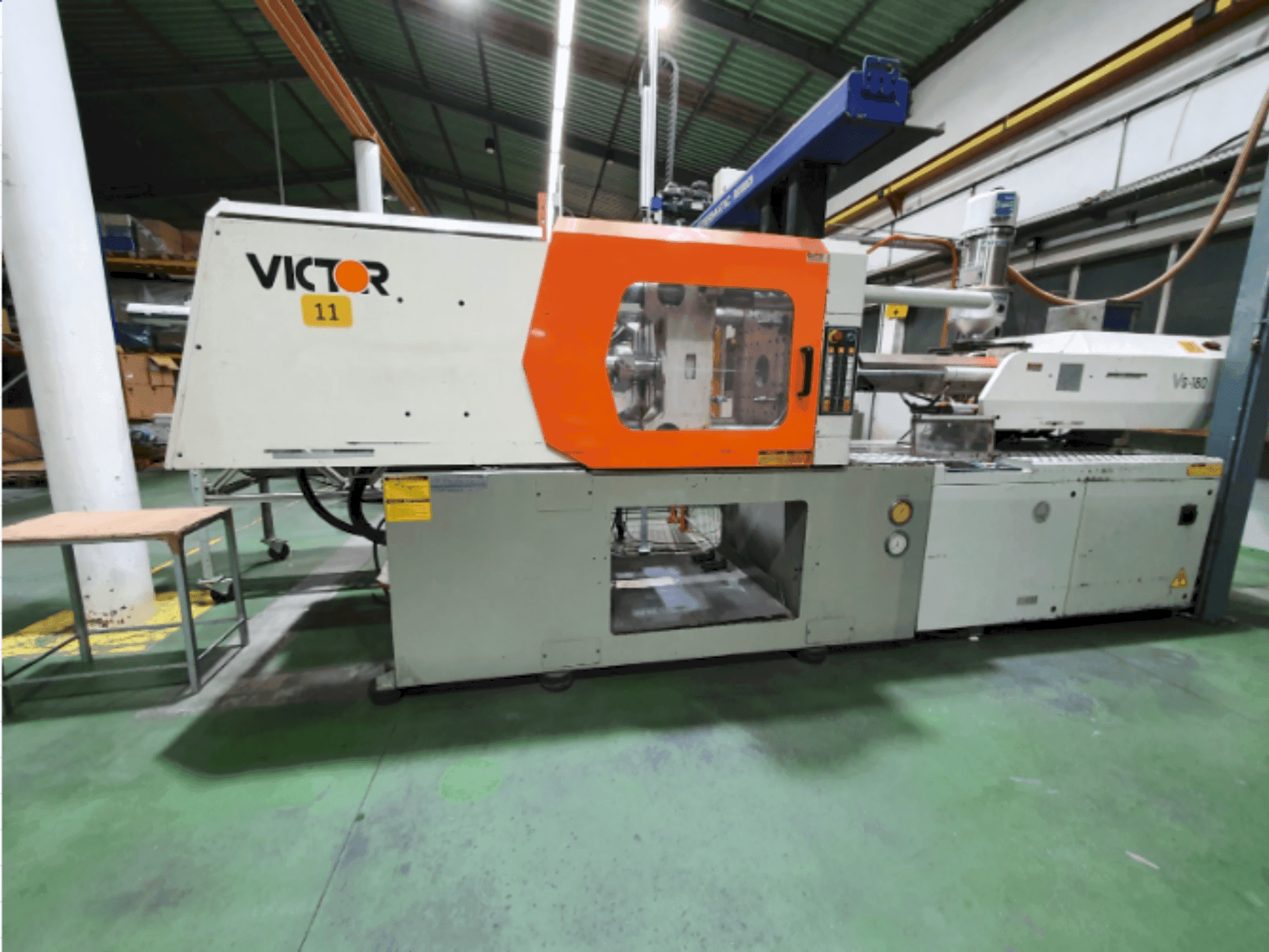 Vista frontale della macchina Victor VS180